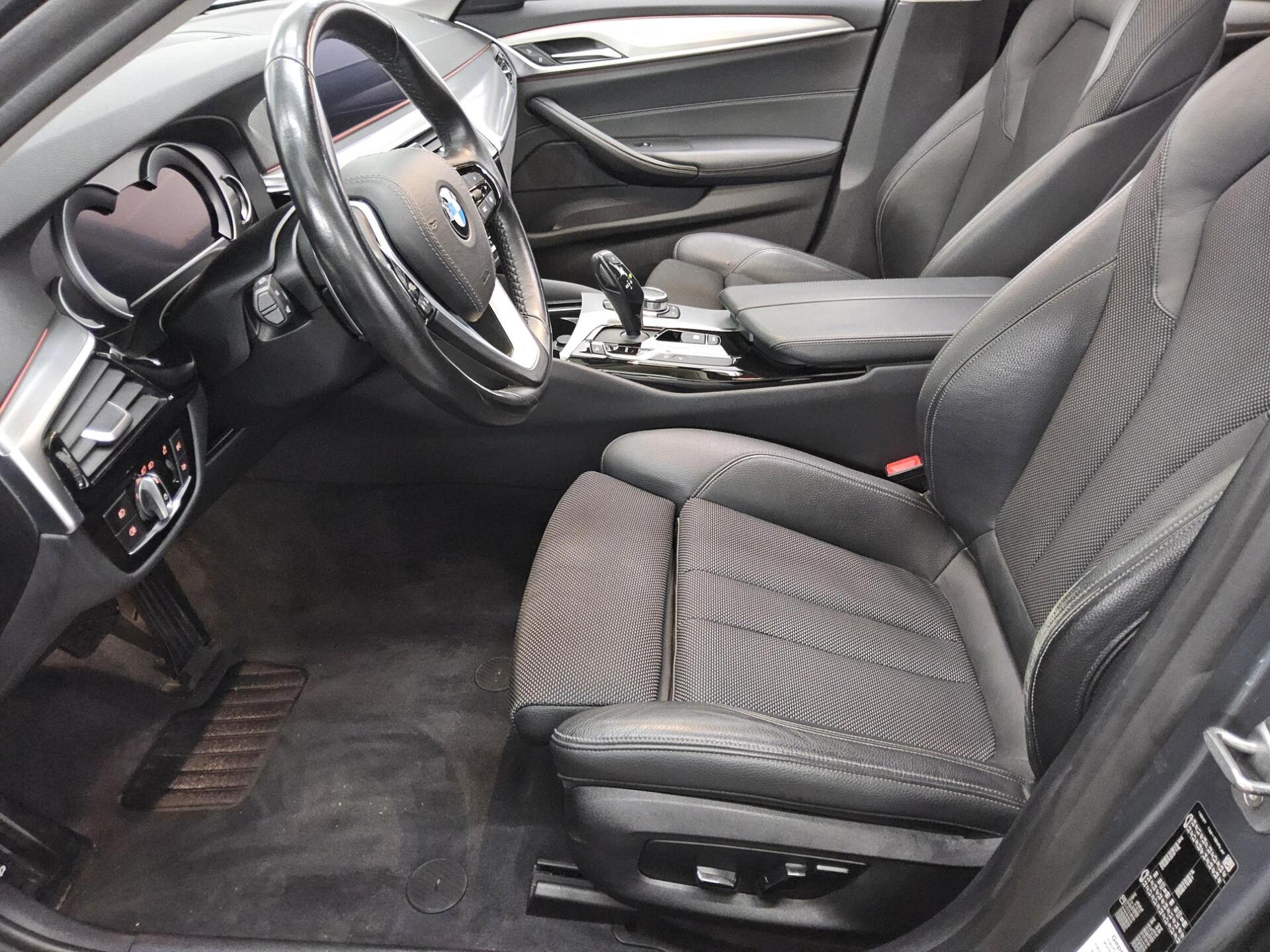 BMW 520dA Touring Sport-Line Navi LED HiFi Pano DA+ 8