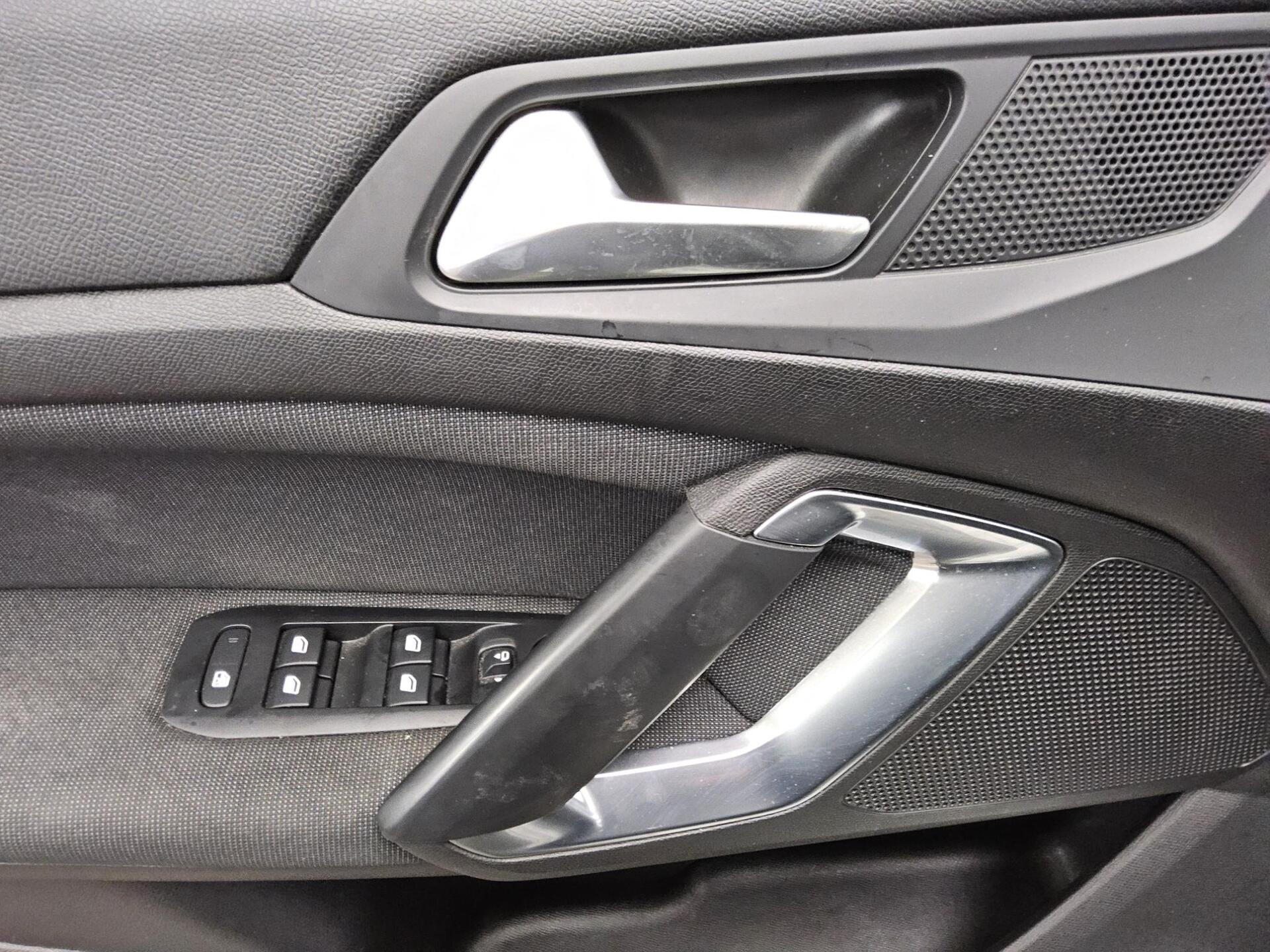 Peugeot 308 1.5 BlueHDI Allure T-Leder Navi LED RFK Shz 9