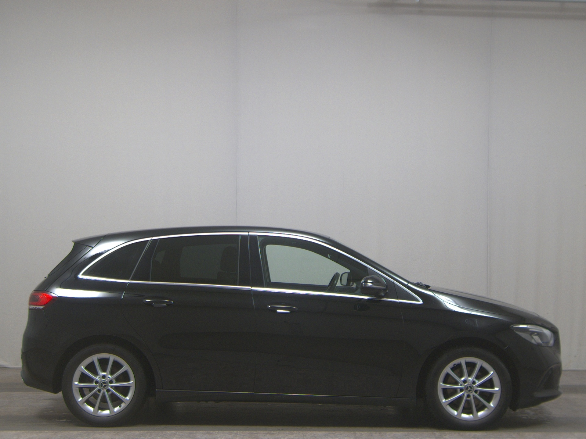 Mercedes-Benz B 200 d Progressive Navi LED RfK AHK MBUX PDC