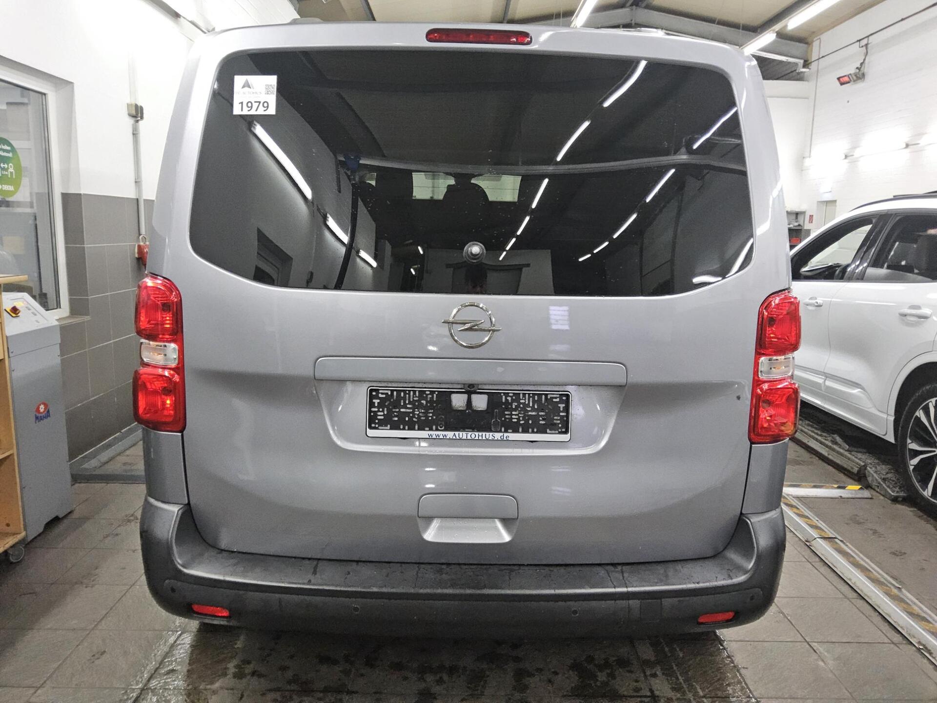 Opel Vivaro 2.0 CDTI L2 5-Sitze Navi RFK StHzg PDC 10