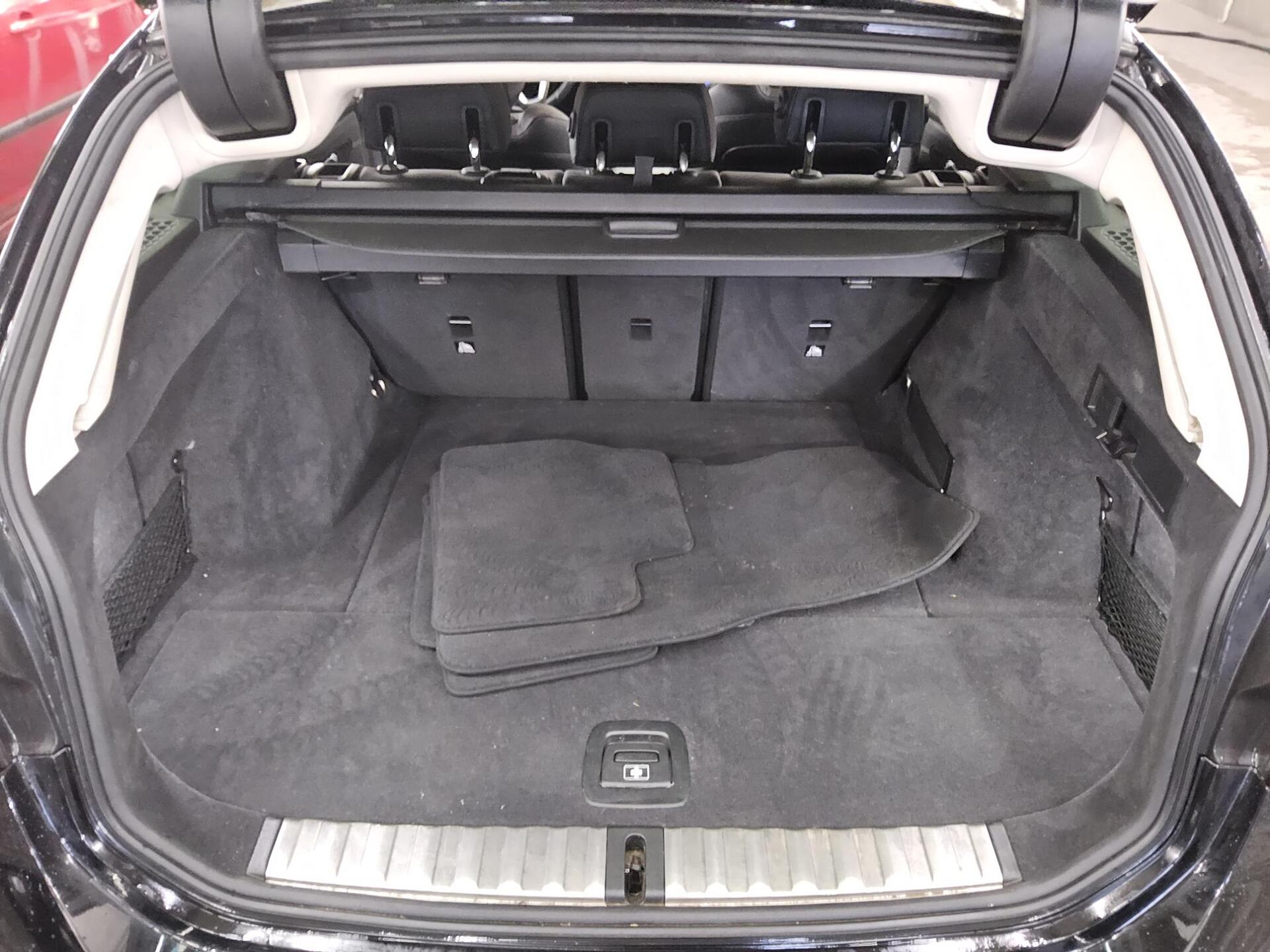 BMW 320iA Touring Sport-Line T-Leder Navi LED LC-Pro 13