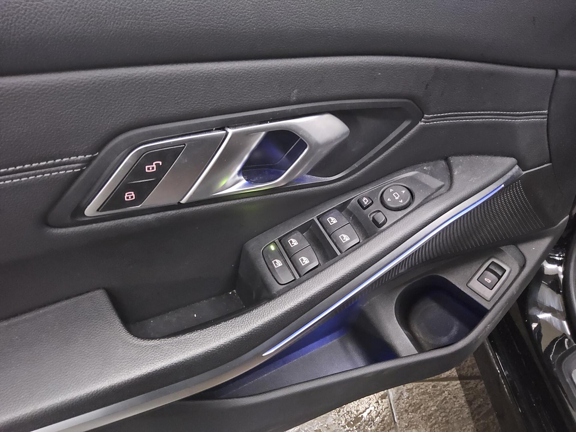 BMW 320iA Touring Sport-Line T-Leder Navi LED LC-Pro 10