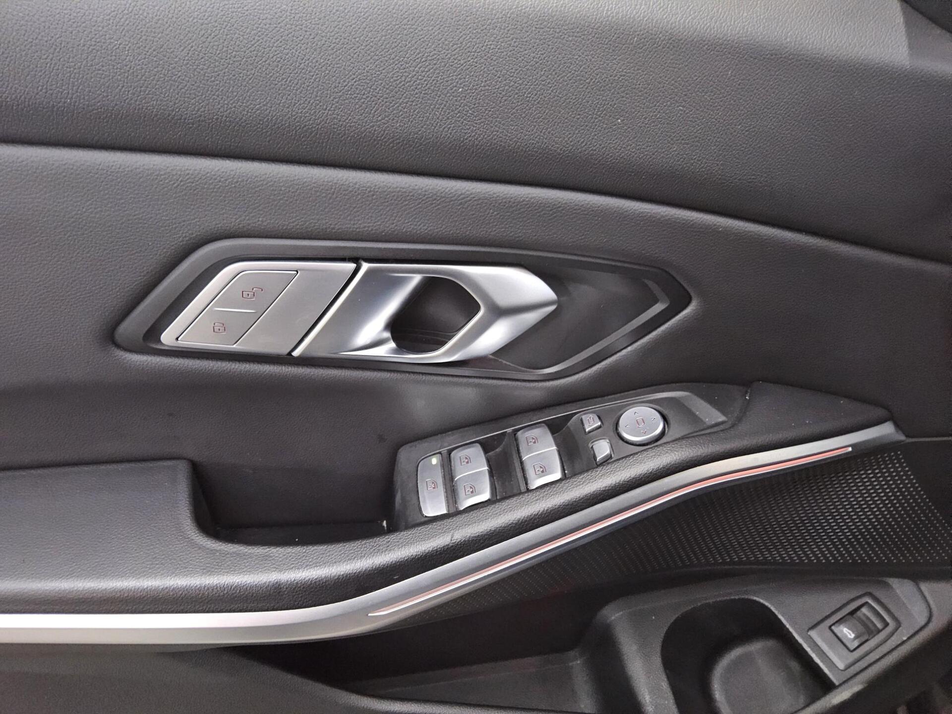 BMW 318dA Touring Advantage Leder Navi Laser LC Pro 10