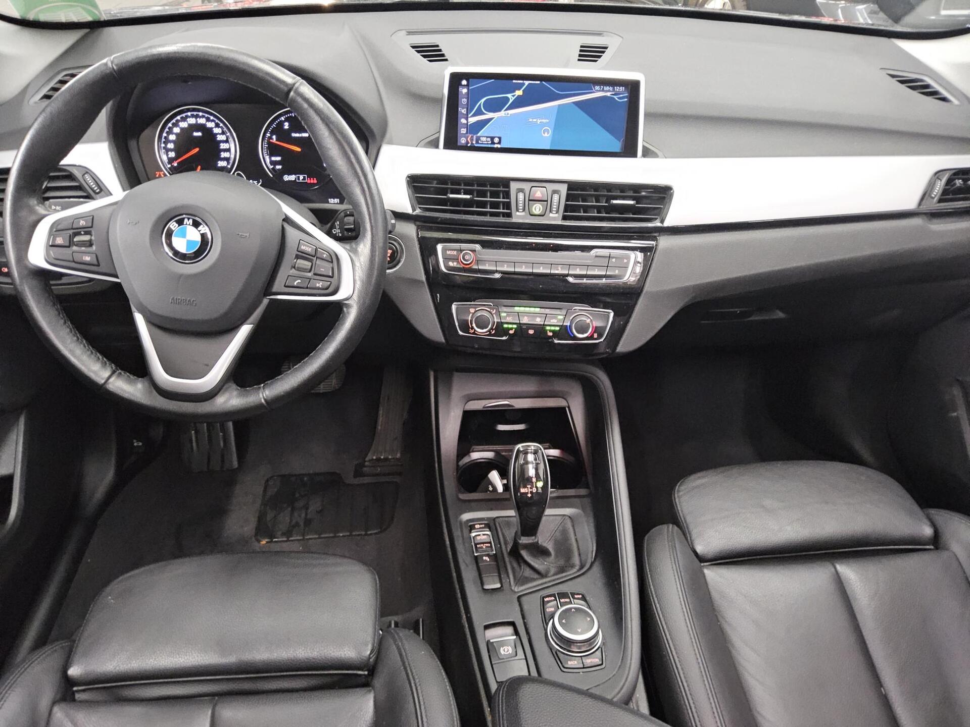 BMW X1 sDrive18d Leder Navi Pano Shz 5