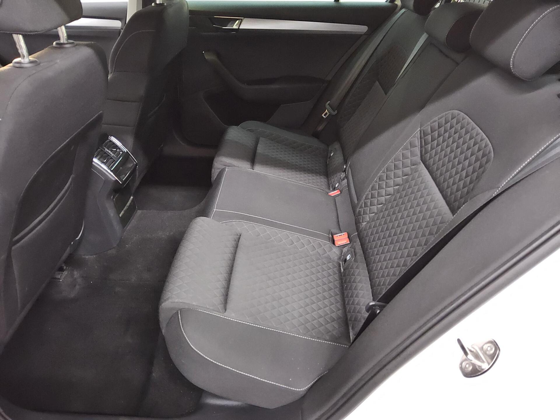 Skoda Superb Kombi 2.0 TDI Ambition Navi LED vc Sound 13