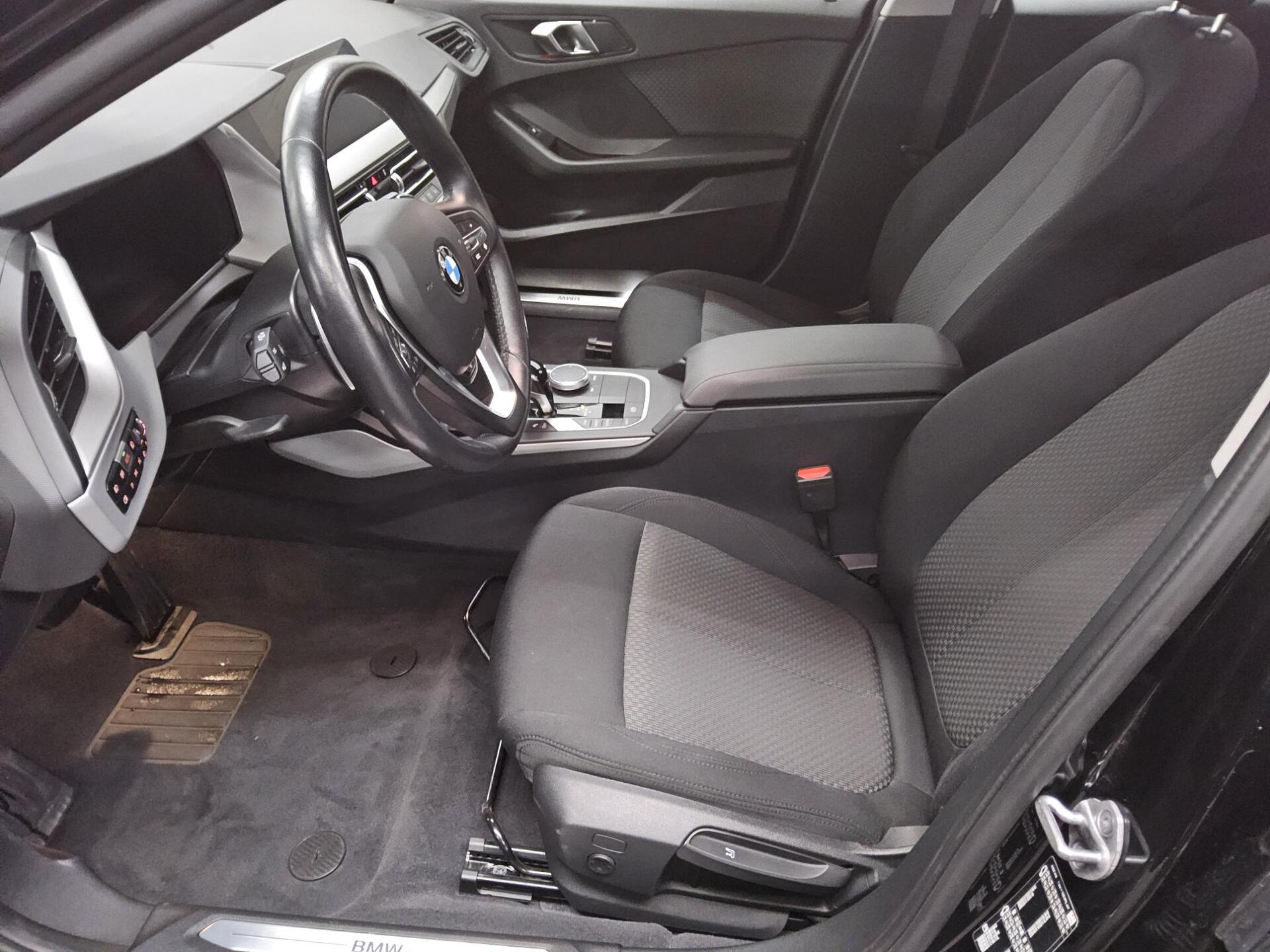 BMW 118d Navi LED LC-Pro PDC Shz 9