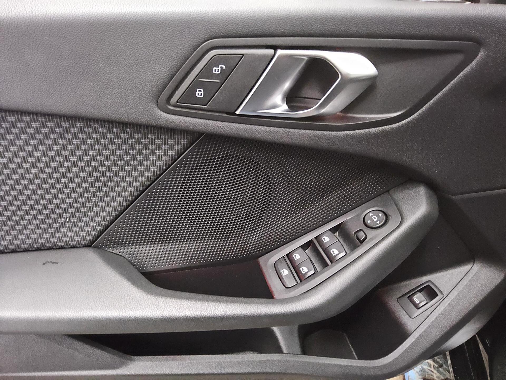 BMW 118d Navi LED LC-Pro PDC Shz 10