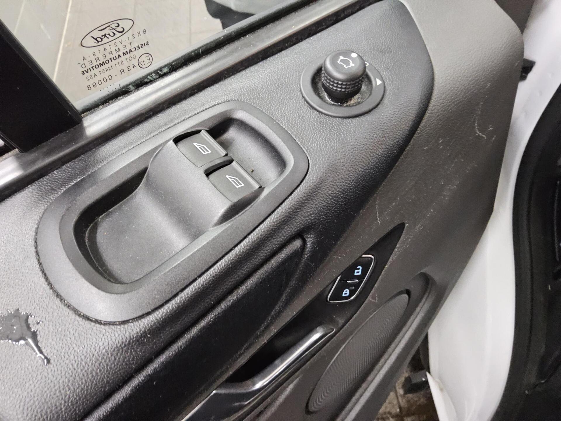 Ford Tourneo Custom 2.0 TDCi Trend L2H1 9-Sitze 9