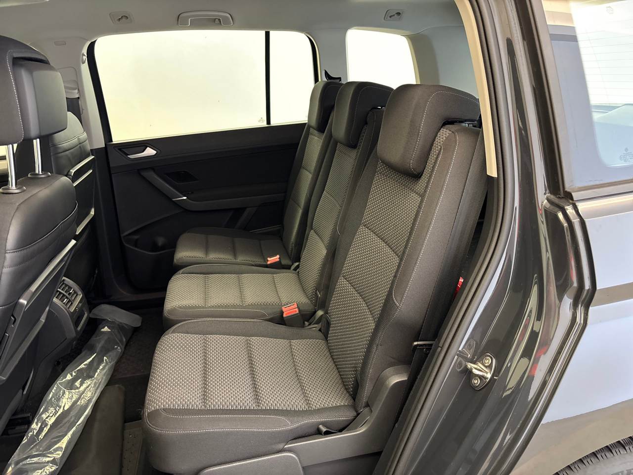 Volkswagen Touran 2.0 TDI Comf. Navi AHK PDC 8