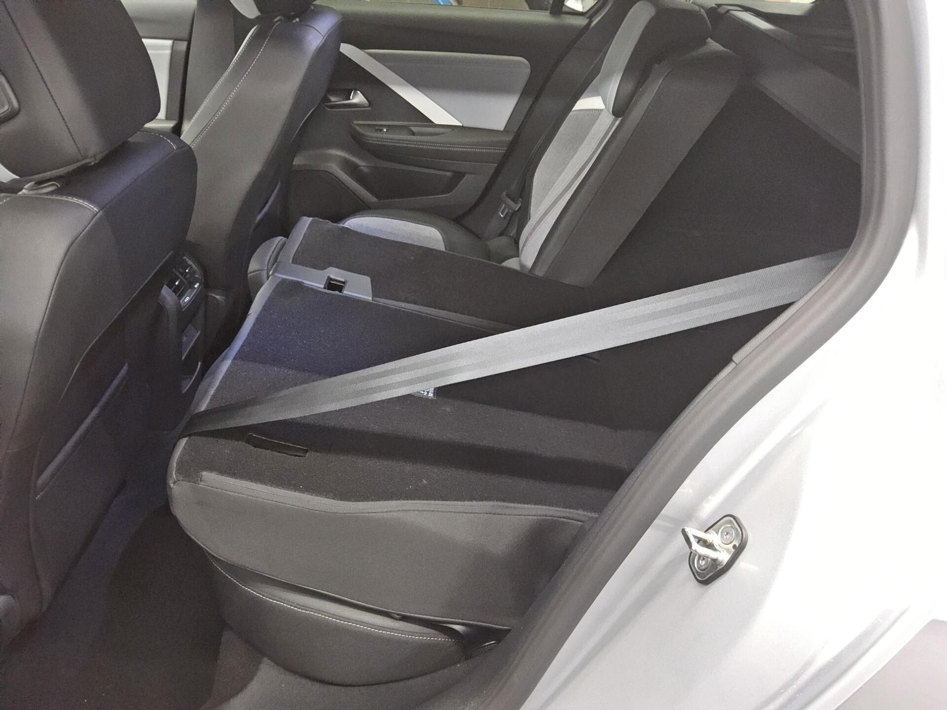 Opel Astra ST 1.2 Turbo Business Elegance Navi LED 12