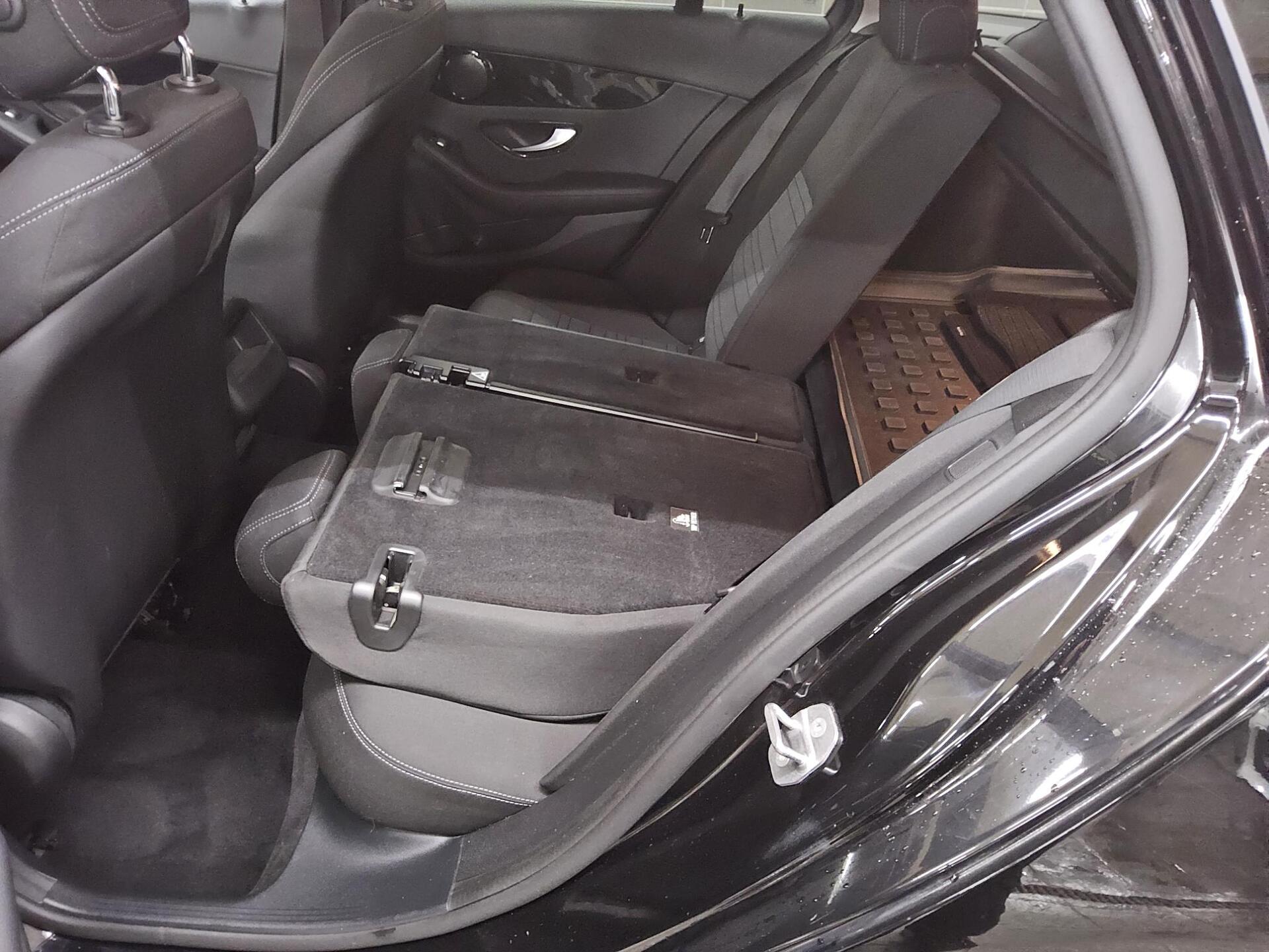 Mercedes-Benz C 180 T d Navi LED RFK AHK Shz 12