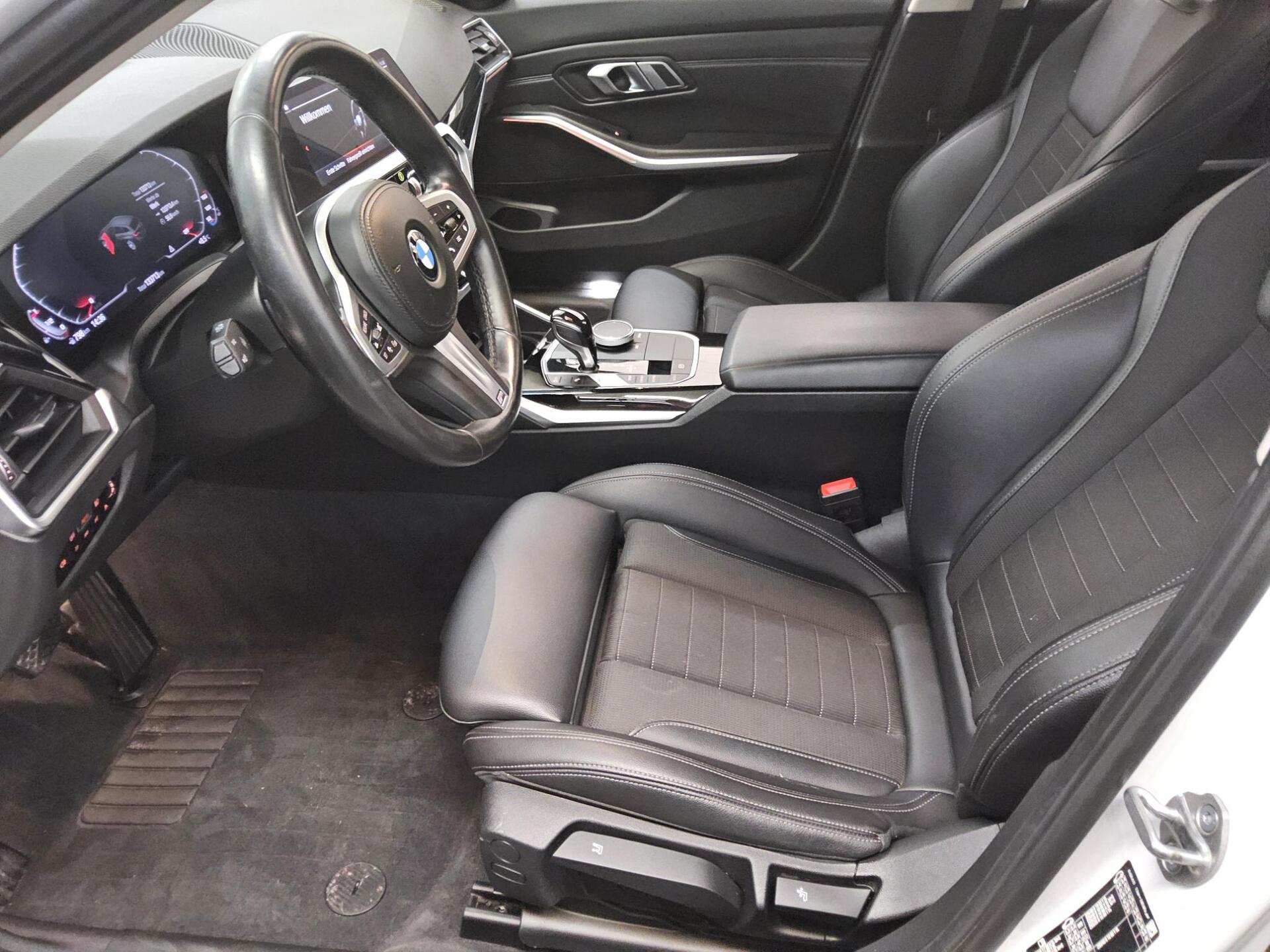 BMW 320dA Touring Sport-Line T-Leder Navi LED LC Pro 9