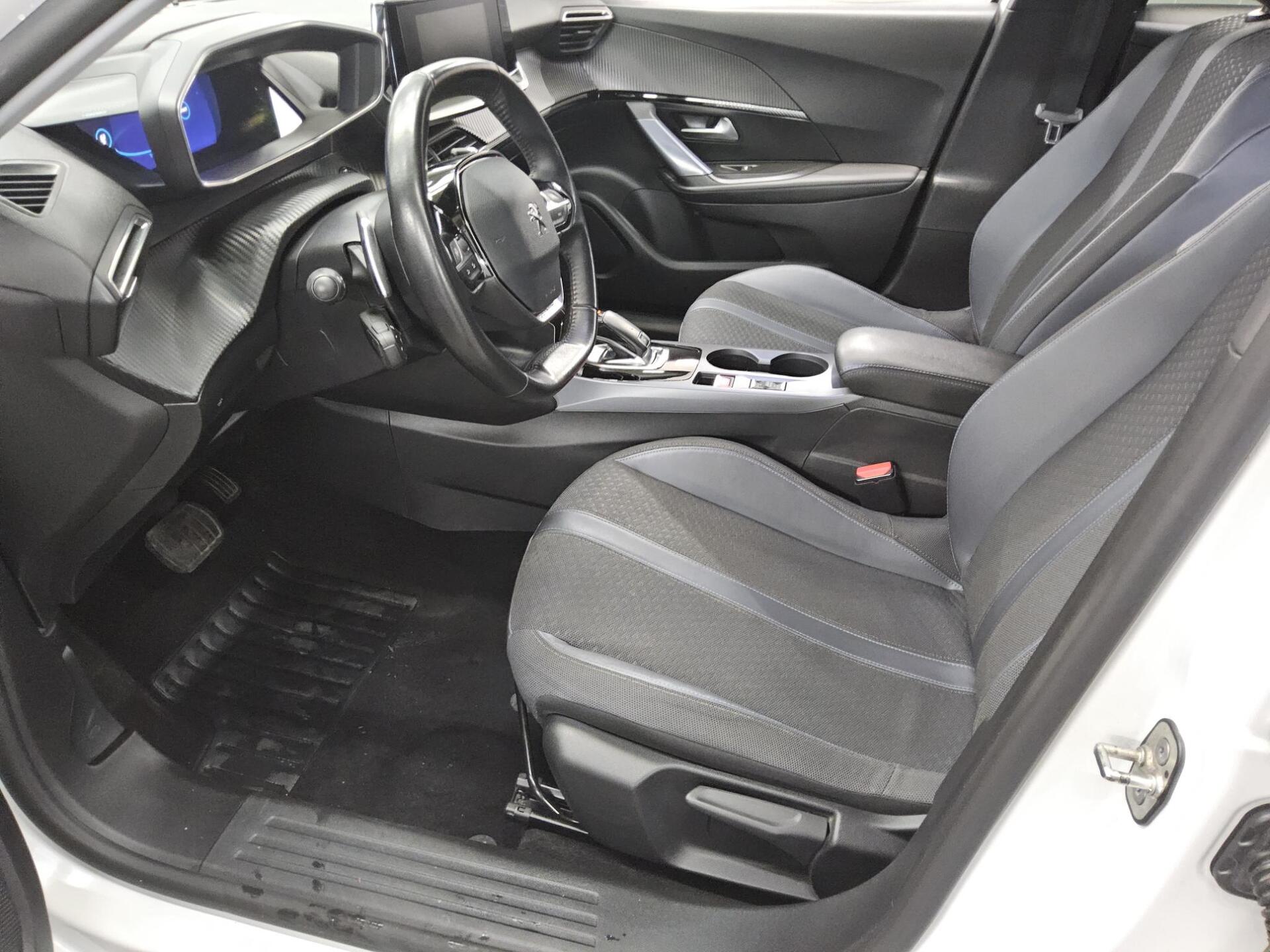 Peugeot 2008 1.5 BlueHDI Allure T-Leder Navi LED AHK ACC 9