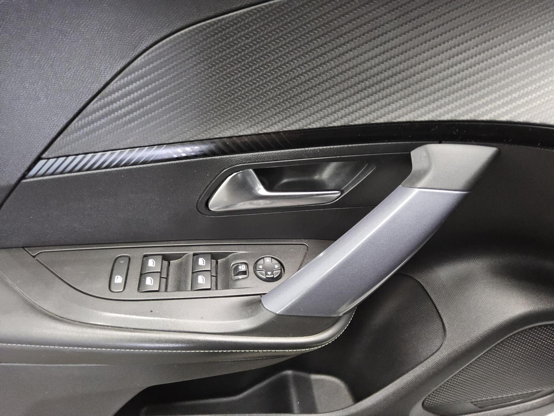 Peugeot 2008 1.5 BlueHDI Allure T-Leder Navi LED AHK ACC 10