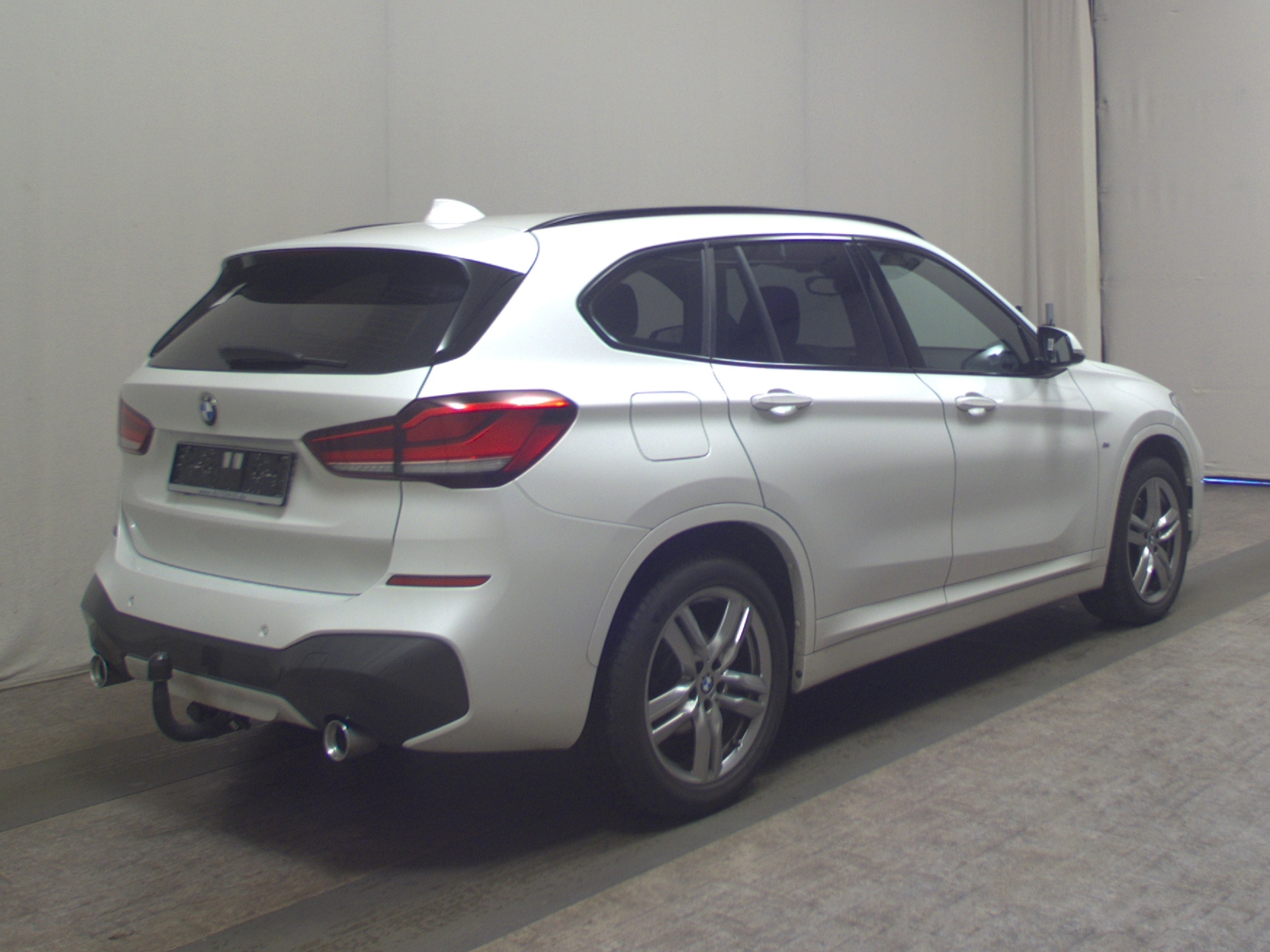BMW X1 sDrive18d M-Sport Navi LED AHK ACC Shz PDC 4