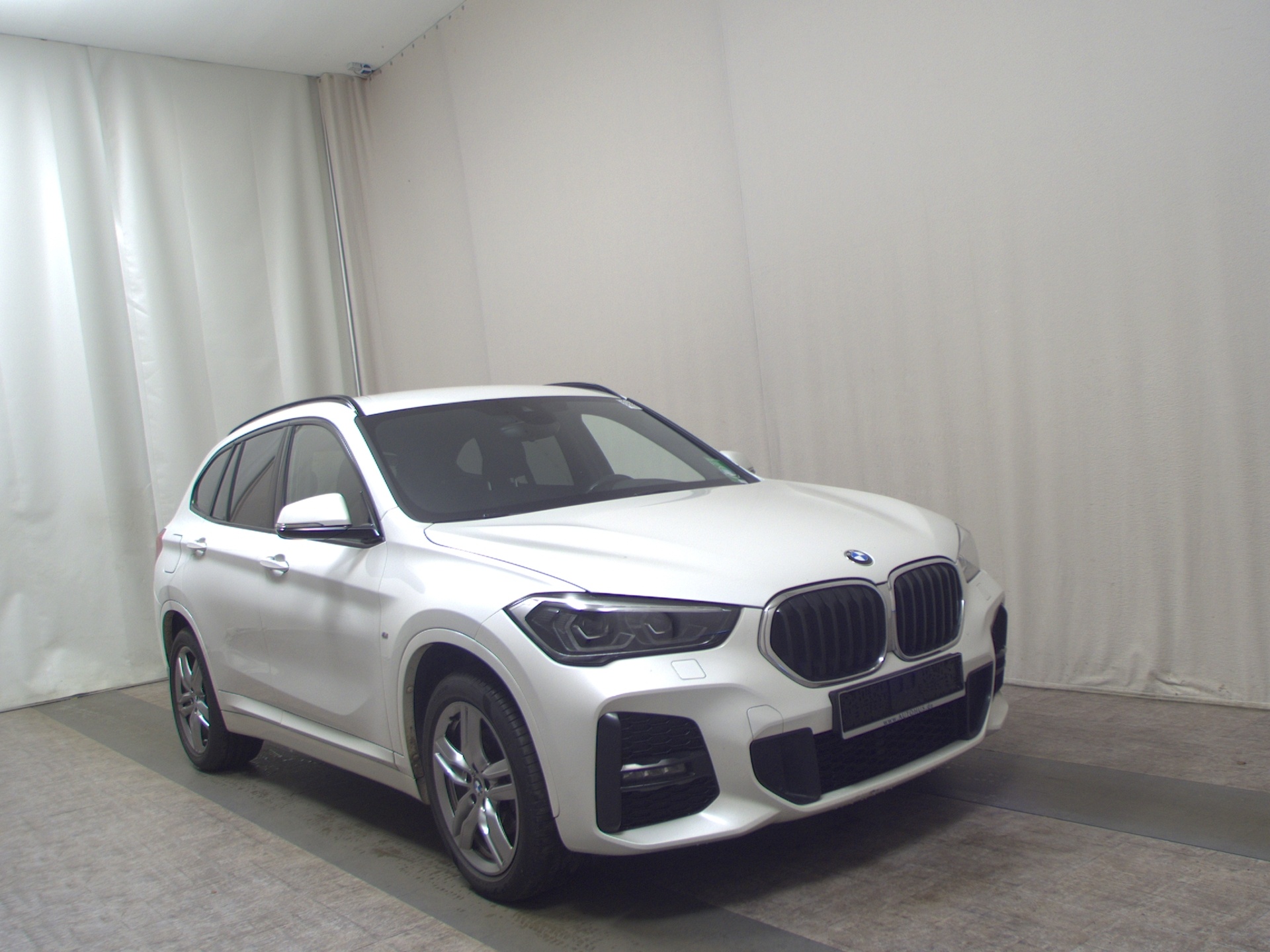 BMW X1 sDrive18d M-Sport Navi LED AHK ACC Shz PDC 3