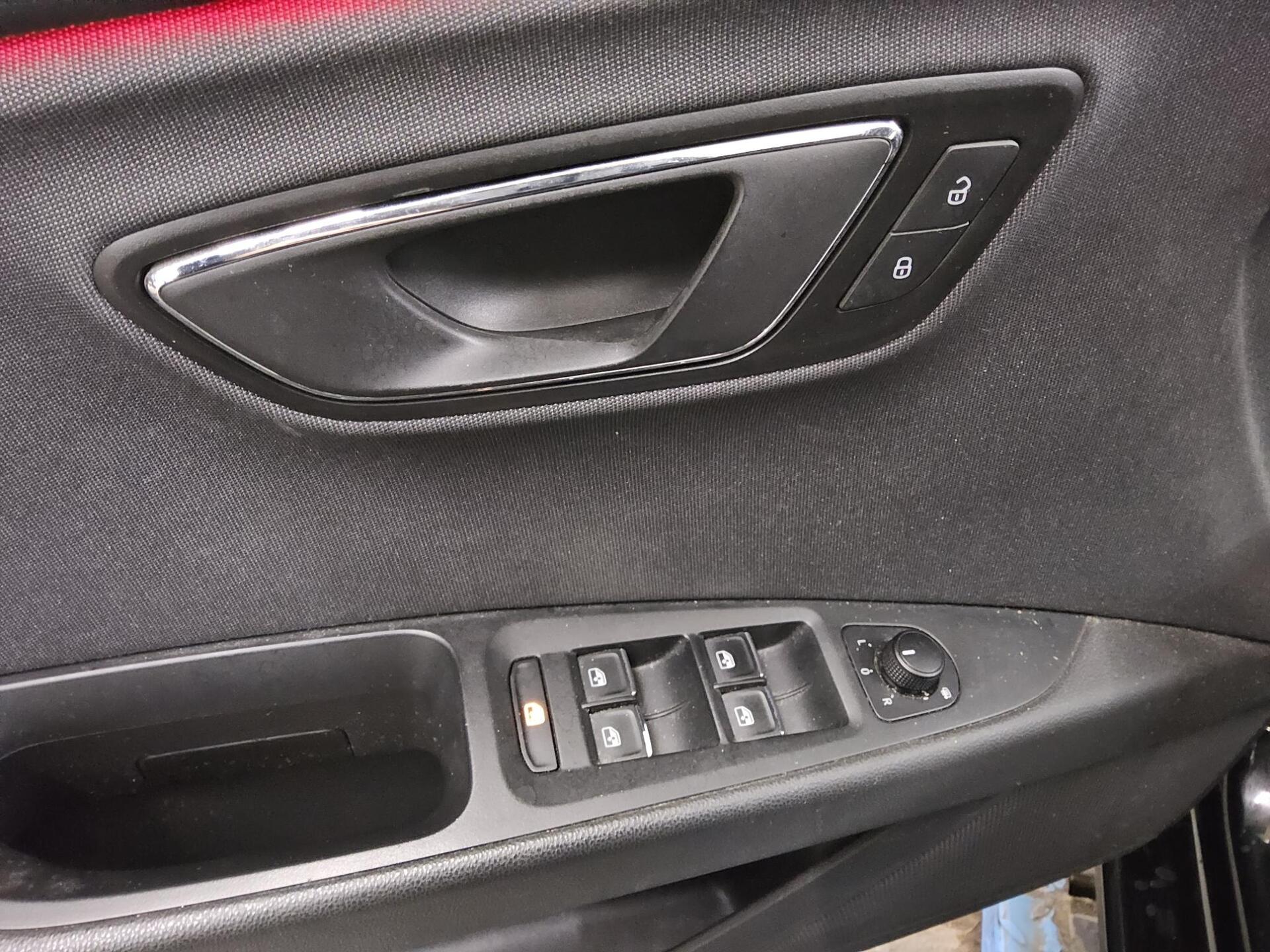 Seat Leon Sportstourer 2.0 TDI FR-Line Navi LED Shz 9