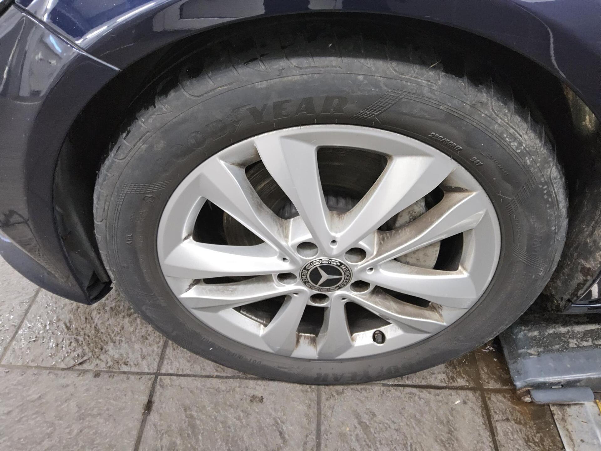 Mercedes-Benz C 300 T d Avantgarde Navi LED Panorama 10