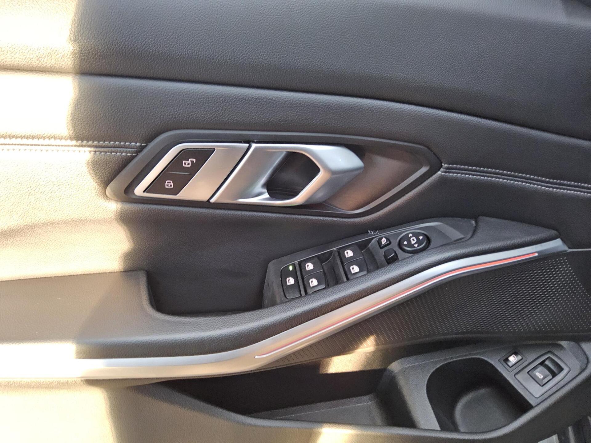 BMW 330e Touring Sport-Line Navi Laser LC-Pro Pano 10