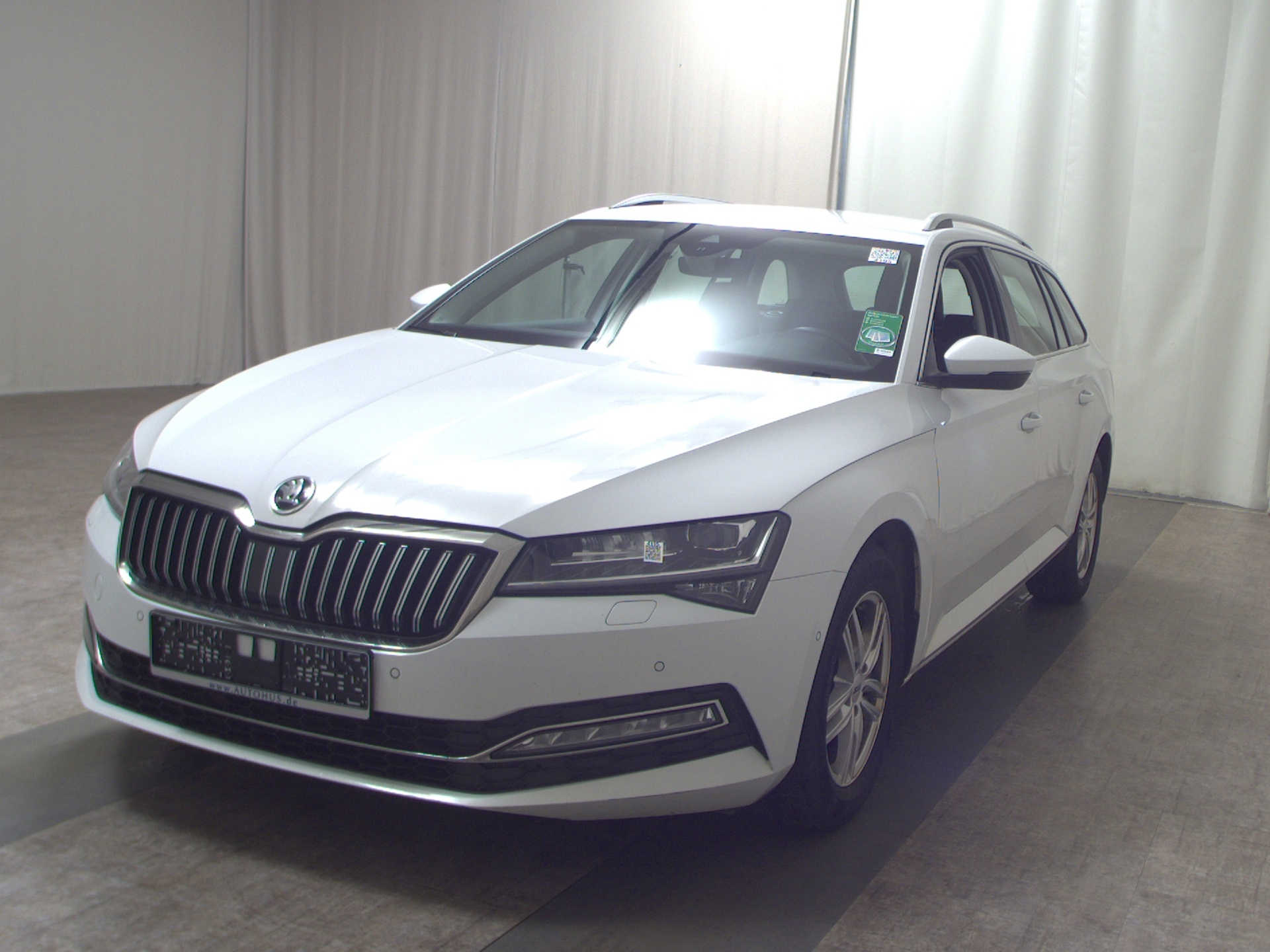Skoda Superb Kombi 2.0 TDI Style Leder Navi LED vc AHK 2