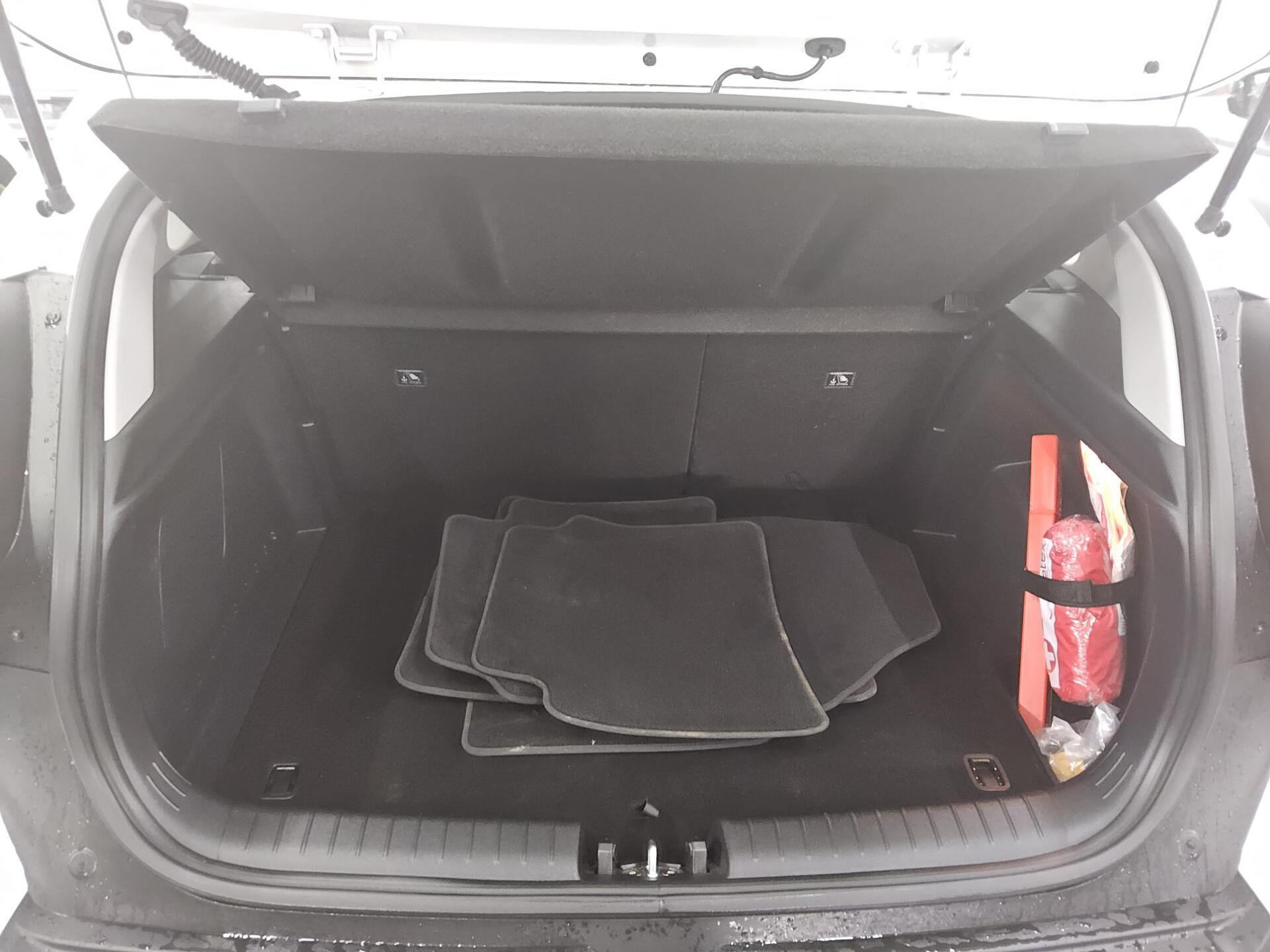 Hyundai Bayon 1.0 T-GDI Intro Edition DC LED RFK Shz PDC 11