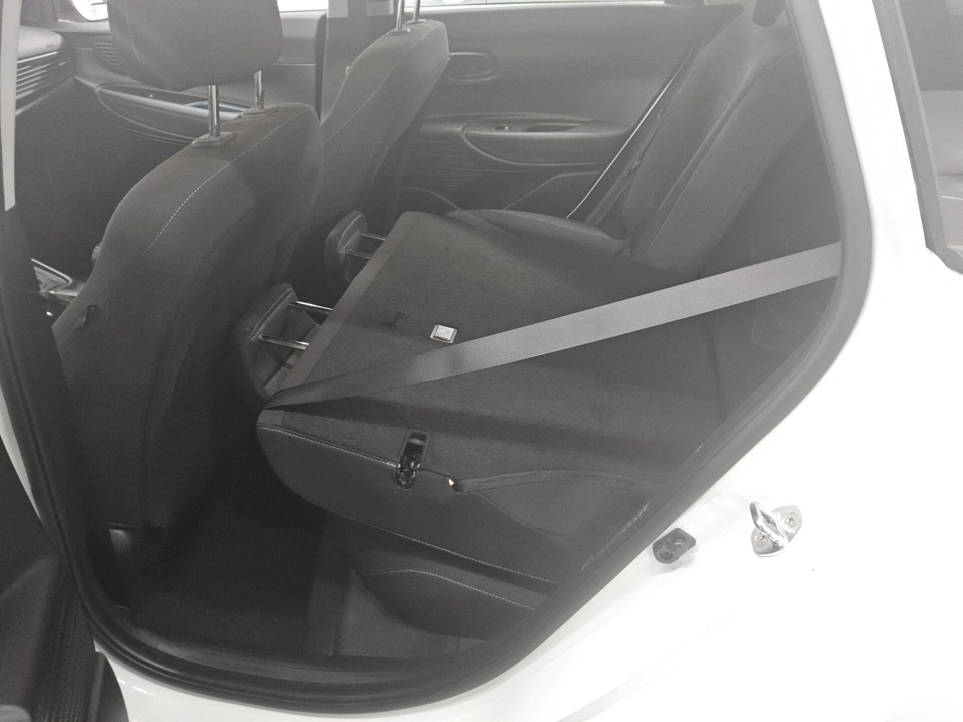 Hyundai Bayon 1.0 T-GDI Intro Edition DC LED RFK Shz PDC 13