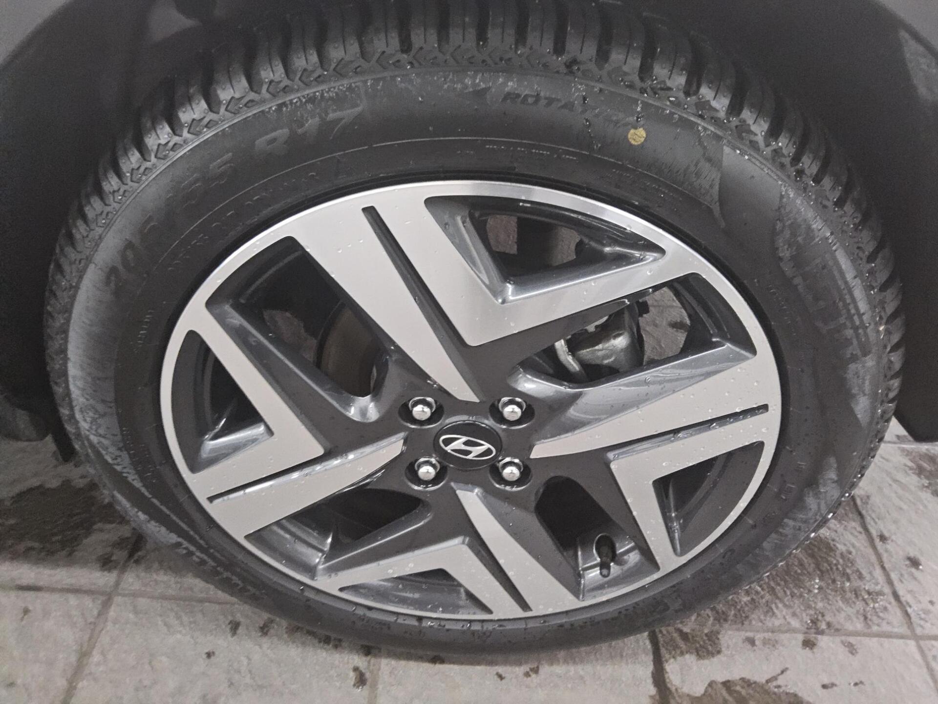 Hyundai Bayon 1.0 T-GDI Intro Edition DC LED RFK Shz PDC 10