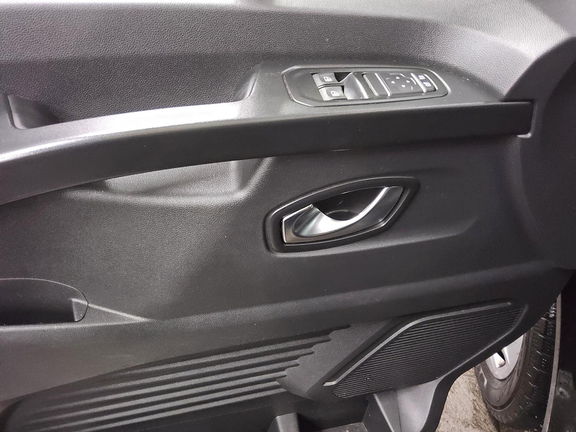 Renault Trafic 2.0 dCi Life L2H1 9-Sitze Navi LED RFK 9