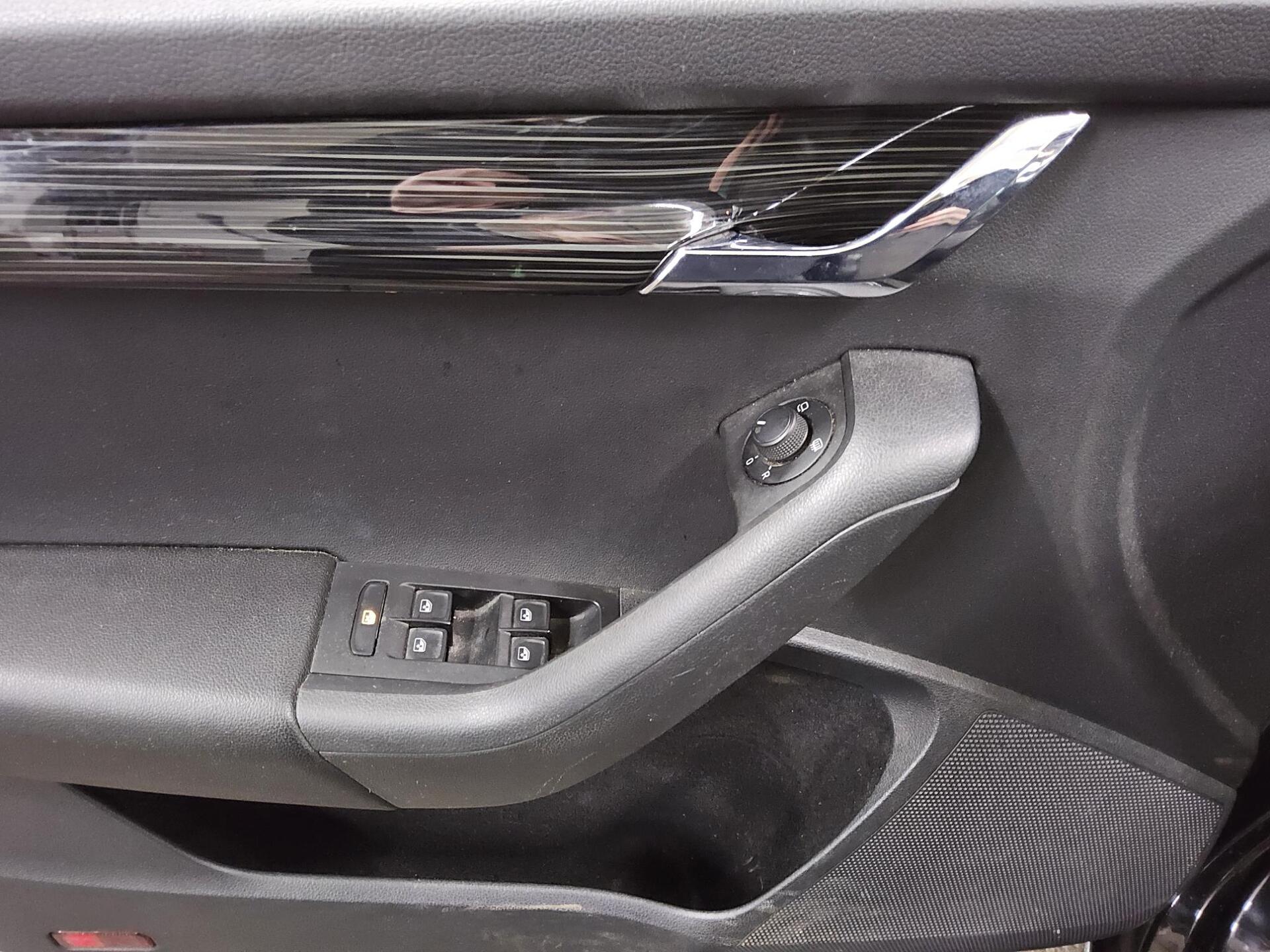 Skoda Octavia Kombi 2.0 TDI Style T-Leder Navi Shz 9