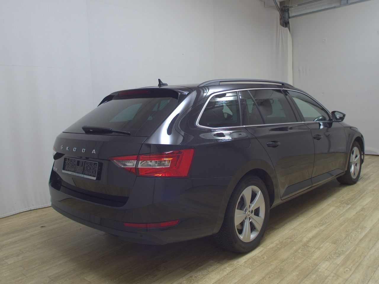 Skoda Superb Kombi 2.0 TDI Ambition Navi LED RFK Shz 4