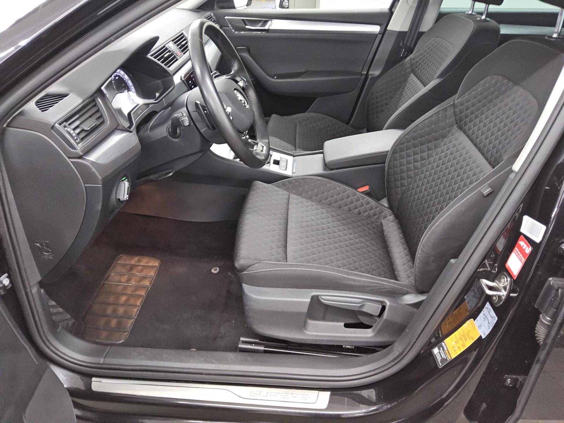 Skoda Superb Kombi 2.0 TDI Ambition Navi LED RFK Shz 8