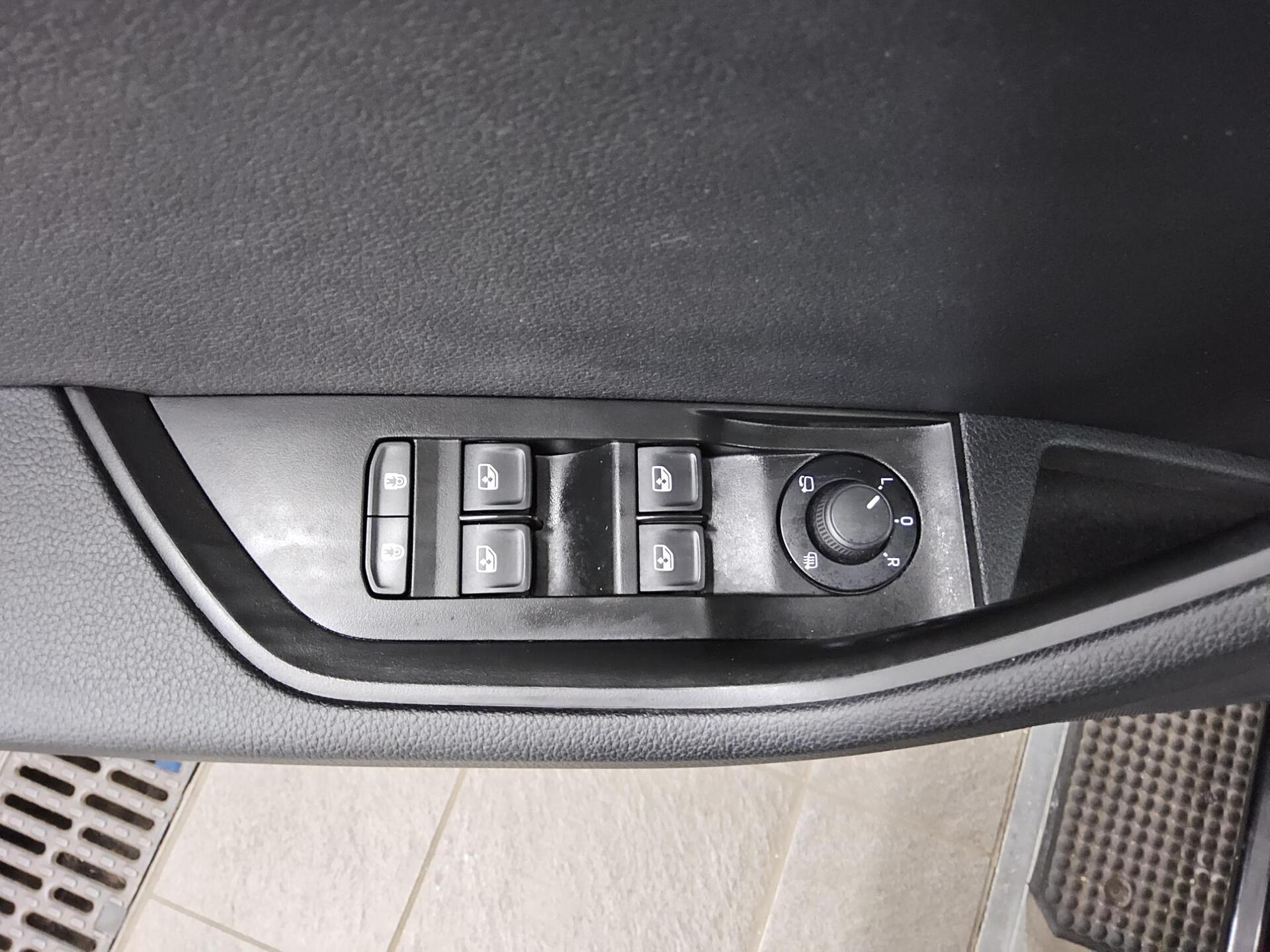 Skoda Superb Kombi 2.0 TDI Ambition Navi LED RFK Shz 9