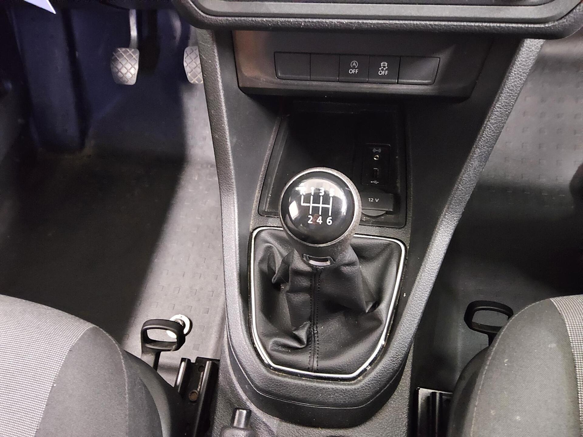 Volkswagen Caddy 2.0 TDI 4M Navi PDC Regal links StHzg 6