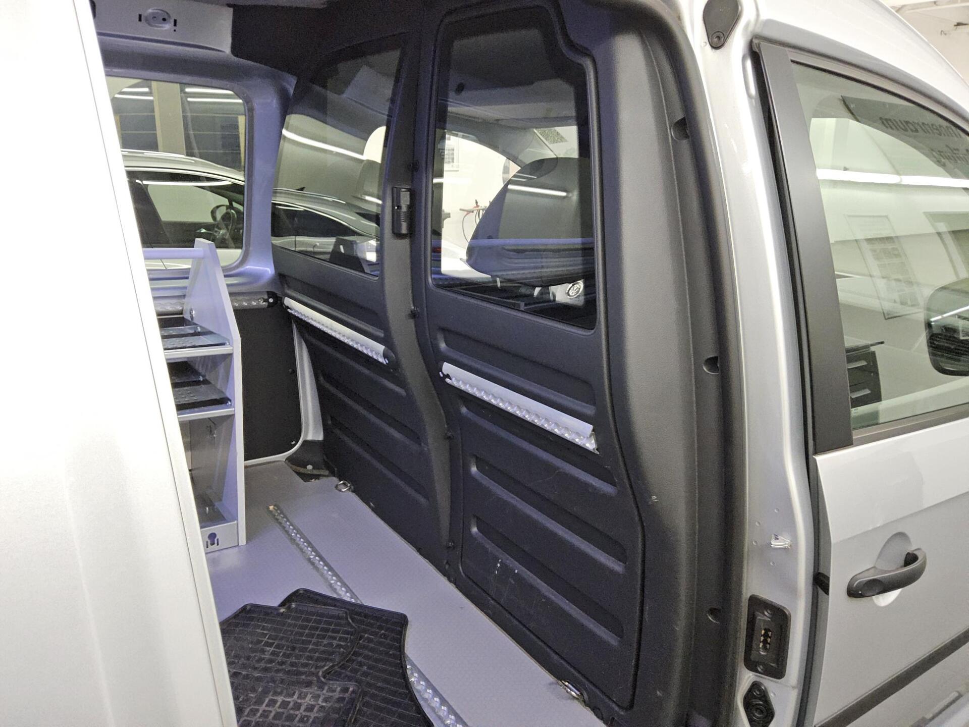 Volkswagen Caddy 2.0 TDI 4M Navi PDC Regal links StHzg 13