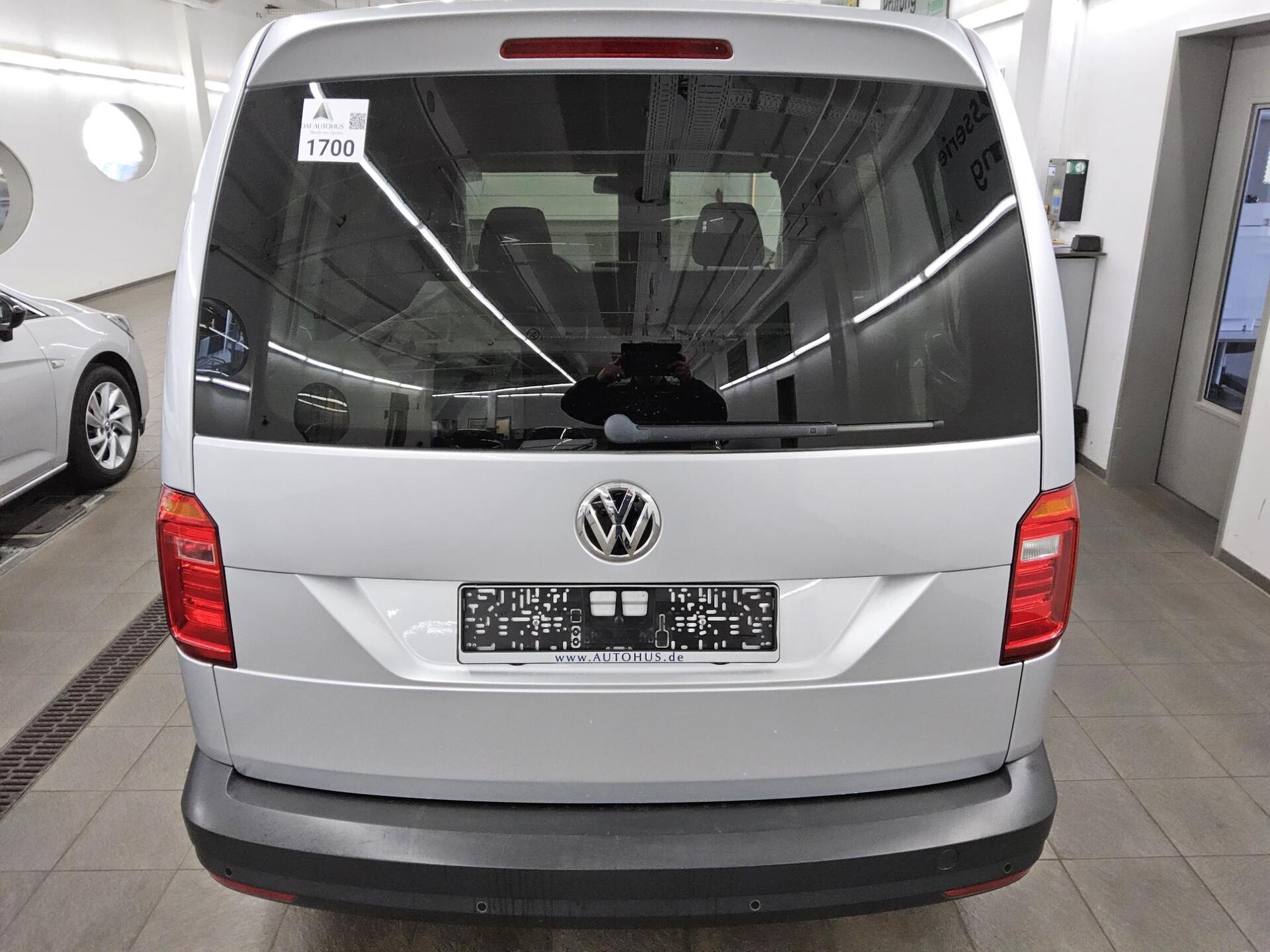 Volkswagen Caddy 2.0 TDI 4M Navi PDC Regal links StHzg 10