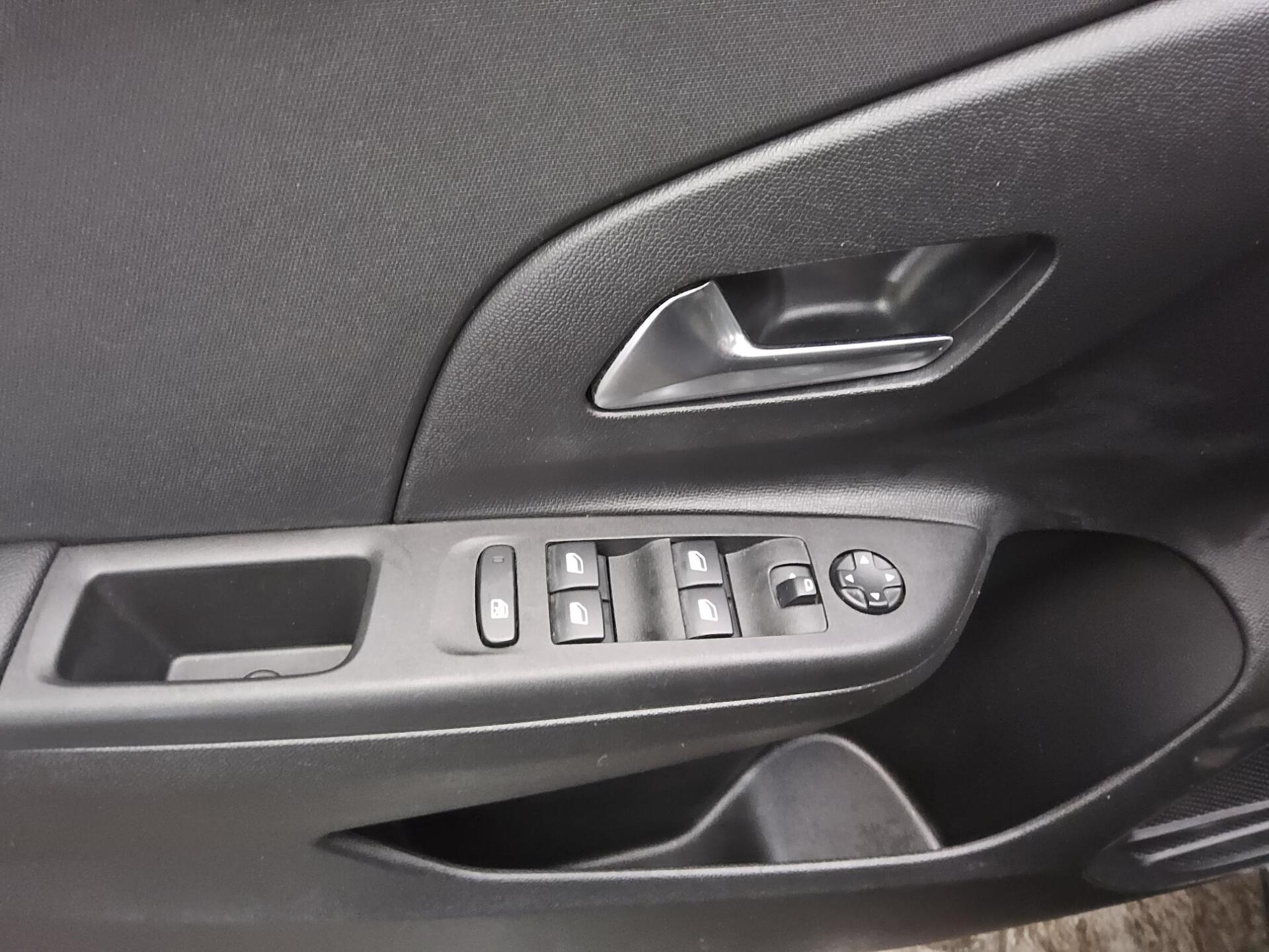 Opel Corsa 1.5 D Edition Navi LED Kamera Tempomat 12