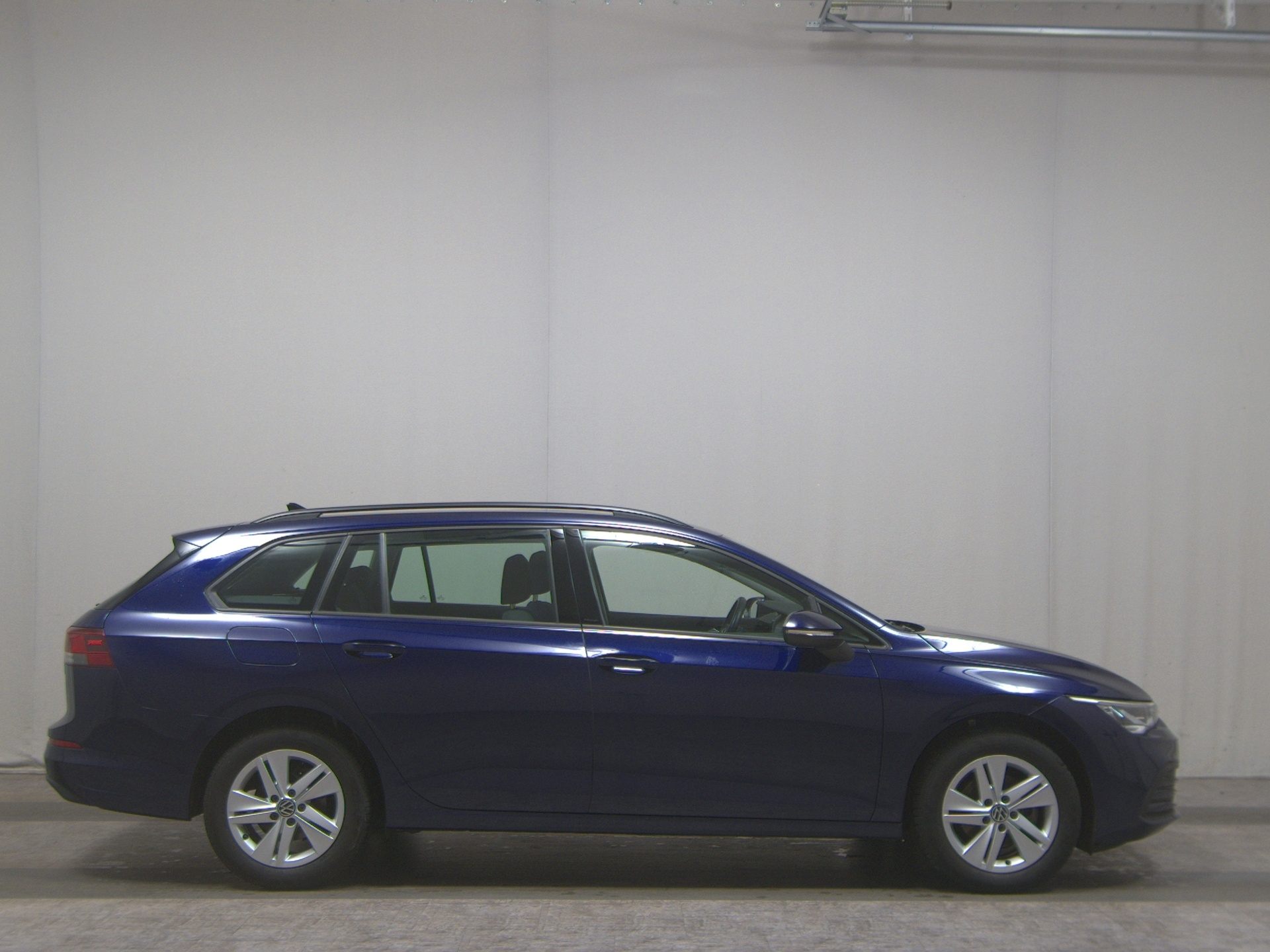 Volkswagen Golf-8 Var. 1.0 eTSI Life Navi LED ACC AID RFK