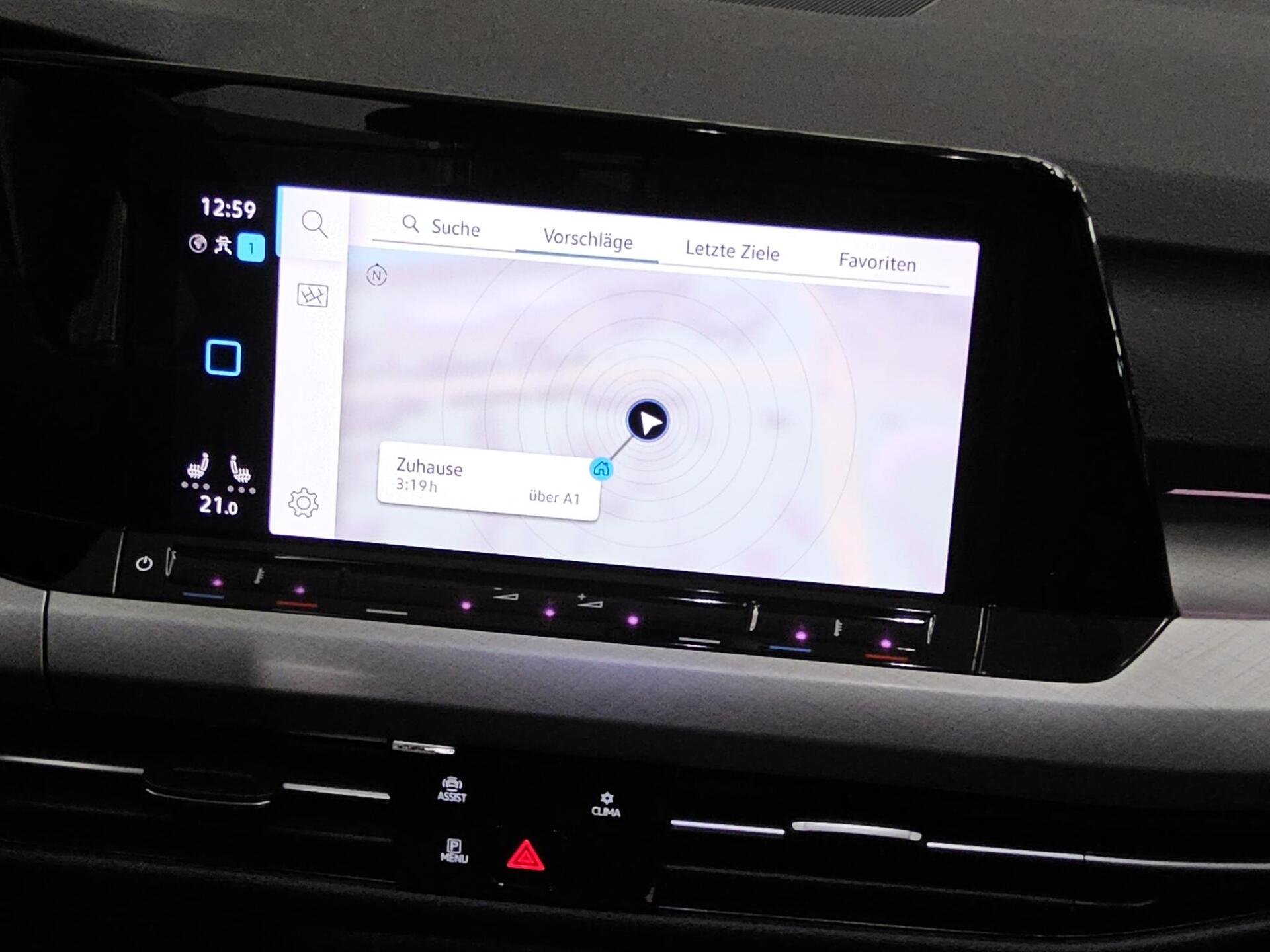 Volkswagen Golf-8 Var. 1.0 eTSI Life Navi LED ACC AID RFK 7