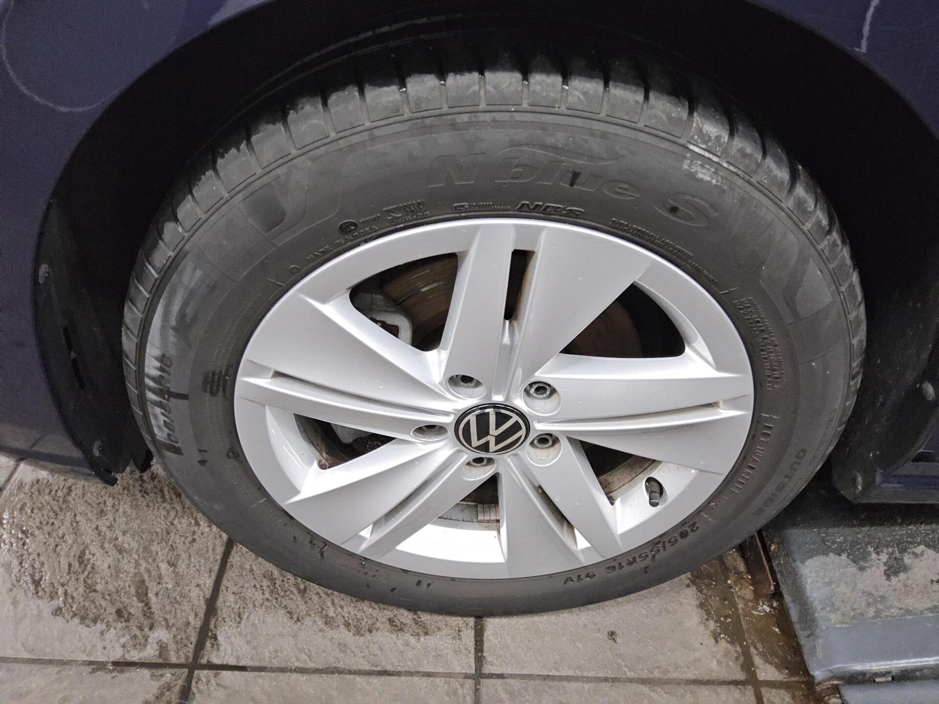 Volkswagen Golf-8 Var. 1.0 eTSI Life Navi LED ACC AID RFK 11