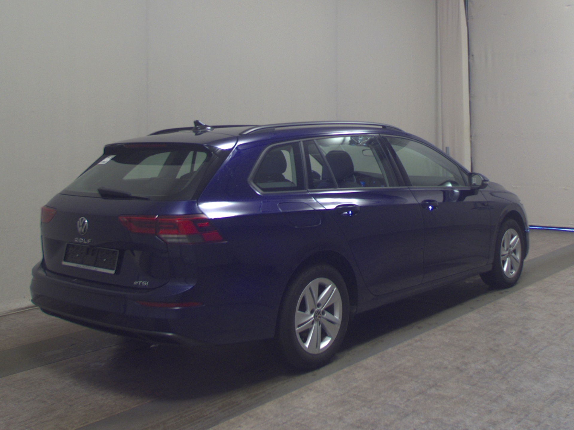 Volkswagen Golf-8 Var. 1.0 eTSI Life Navi LED ACC AID RFK 4