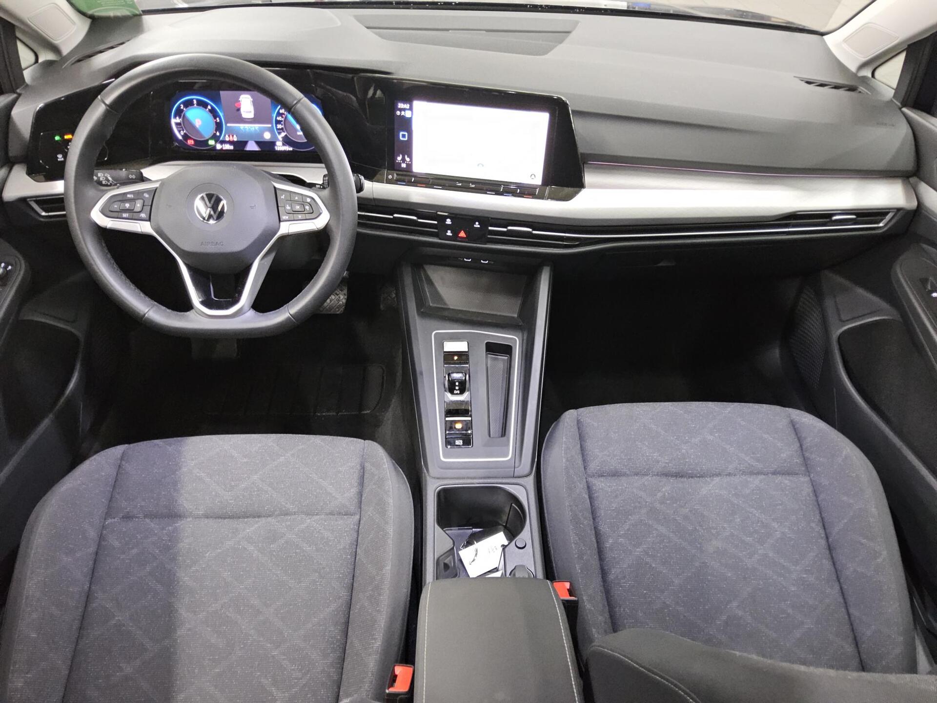 Volkswagen Golf Var. 2.0 TDI Life Navi LED Shz DC Pano PDC 5