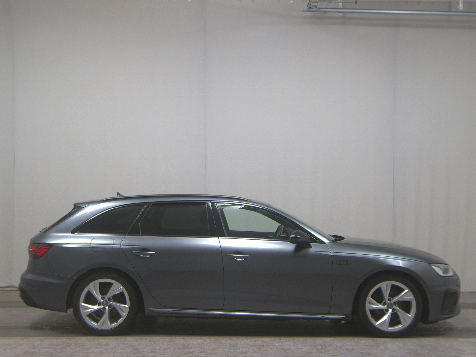 Audi A4 Avant 40 TFSI S-Line black Navi+ vc Pano LED