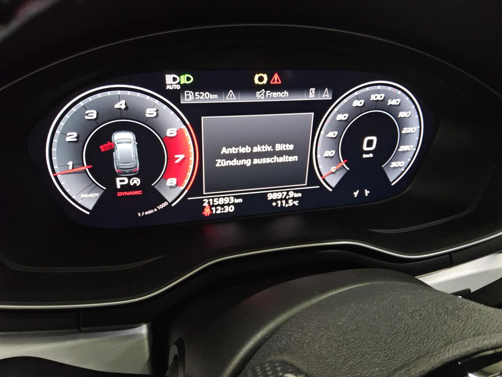 Audi A4 Avant 40 TFSI S-Line black Navi+ vc Pano LED 10