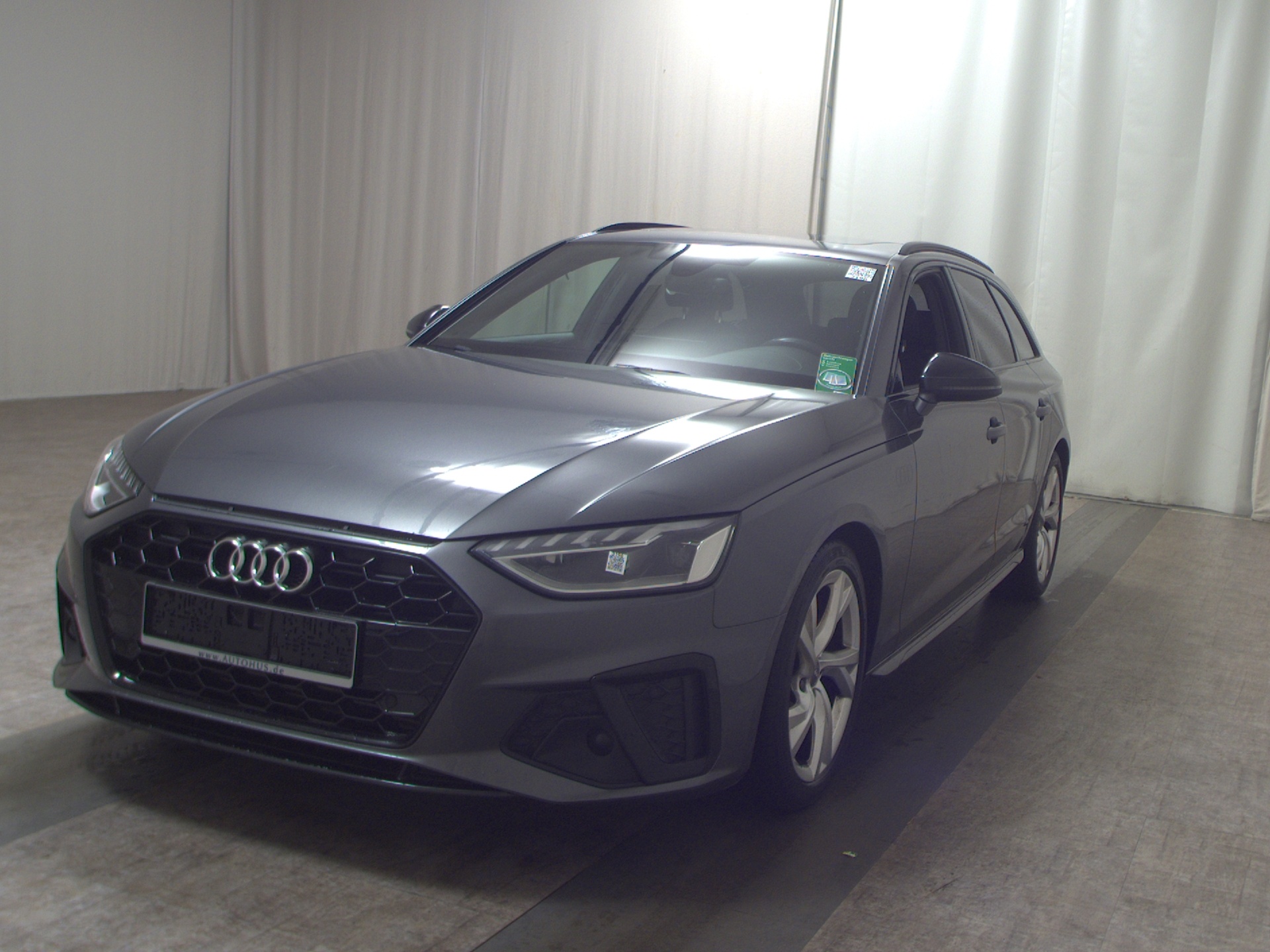 Audi A4 Avant 40 TFSI S-Line black Navi+ vc Pano LED 2