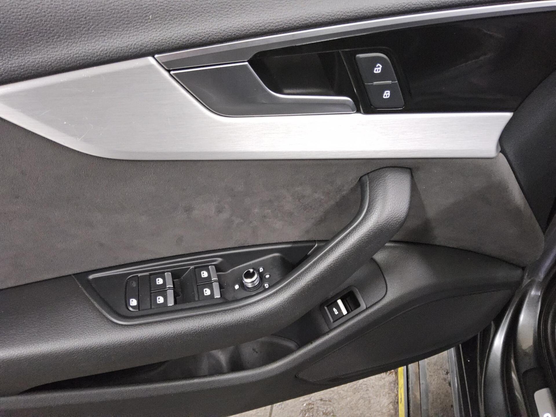 Audi A4 Avant 40 TFSI S-Line black Navi+ vc Pano LED 9