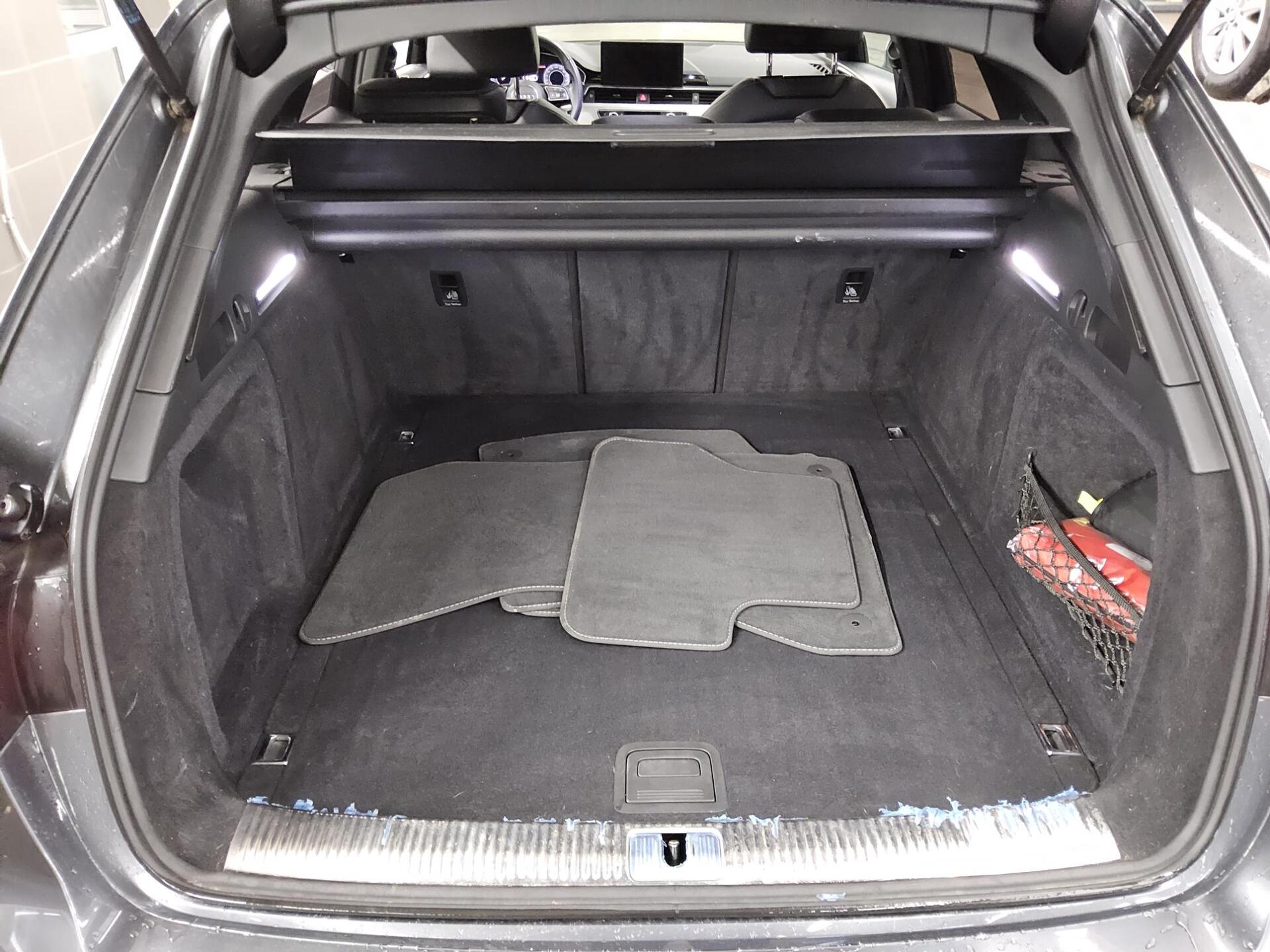 Audi A4 Avant 40 TFSI S-Line black Navi+ vc Pano LED 12