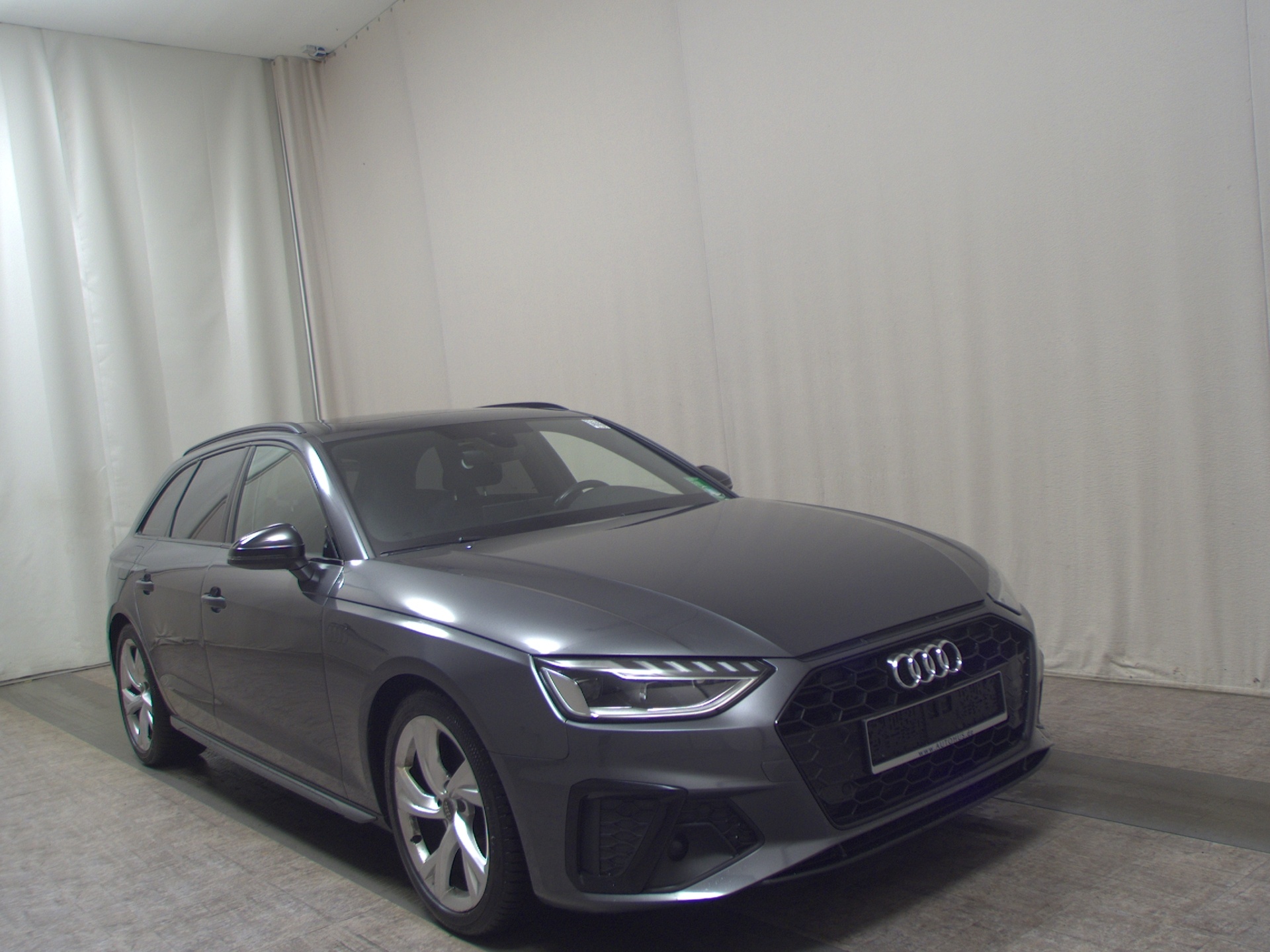 Audi A4 Avant 40 TFSI S-Line black Navi+ vc Pano LED 3