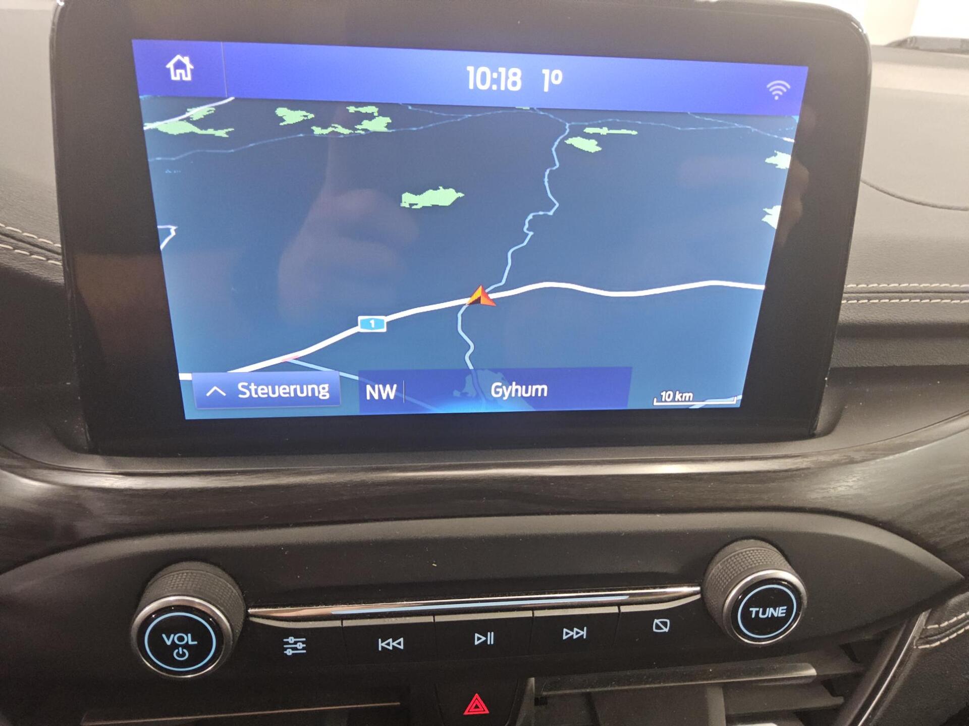 Ford Focus Turnier 1.5 EB Vignale Navi LED Leder AHK 7