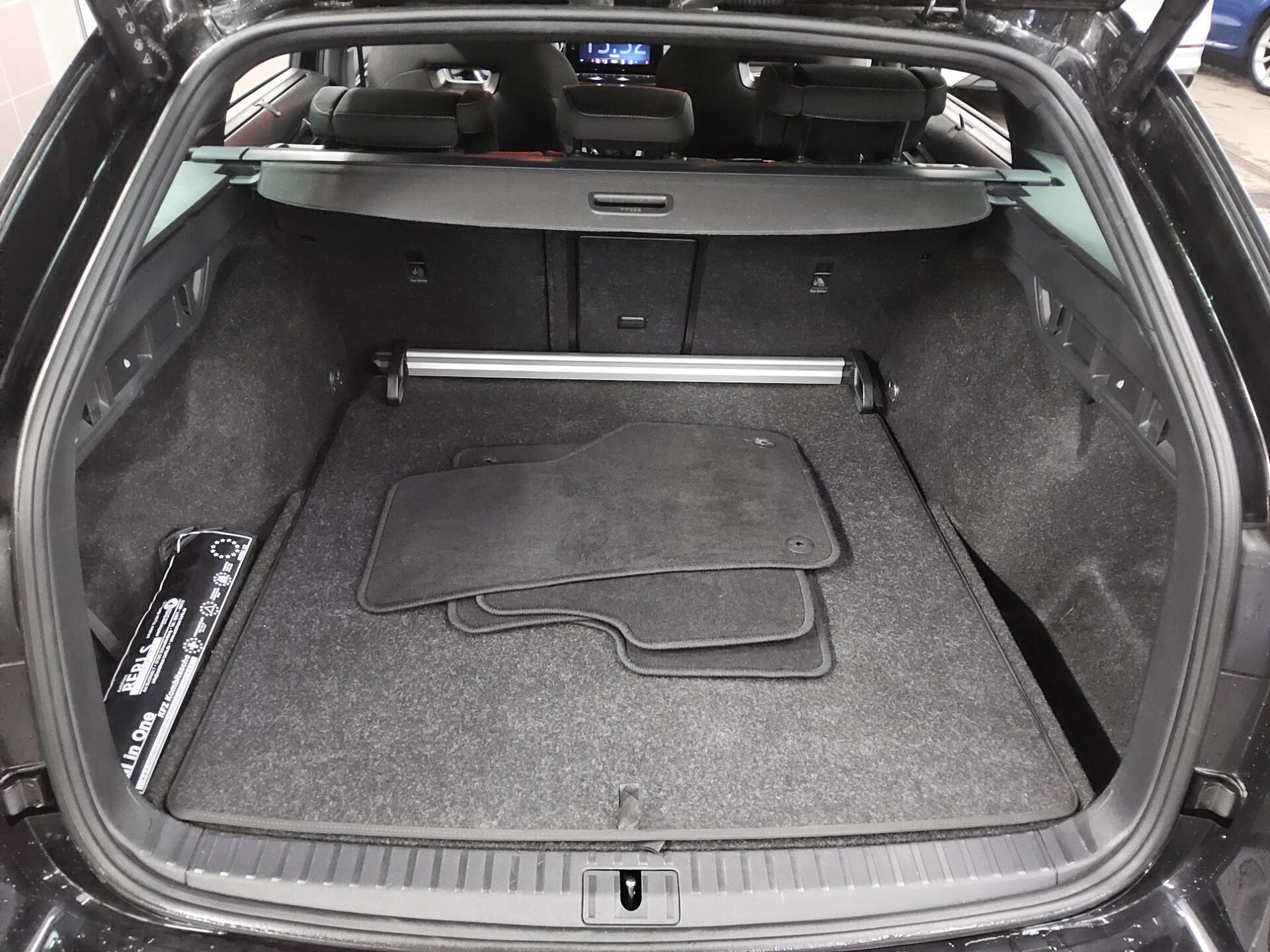 Skoda Octavia Kombi 2.0 TDI SportLine Navi LED vc ACC 12