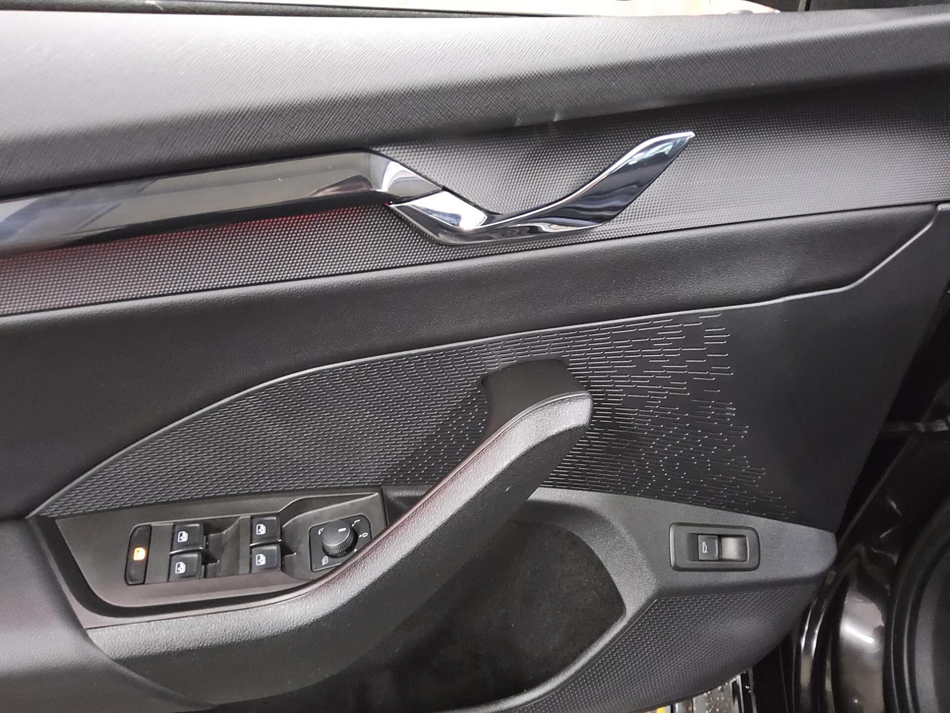 Skoda Octavia Kombi 2.0 TDI SportLine Navi LED vc ACC 10